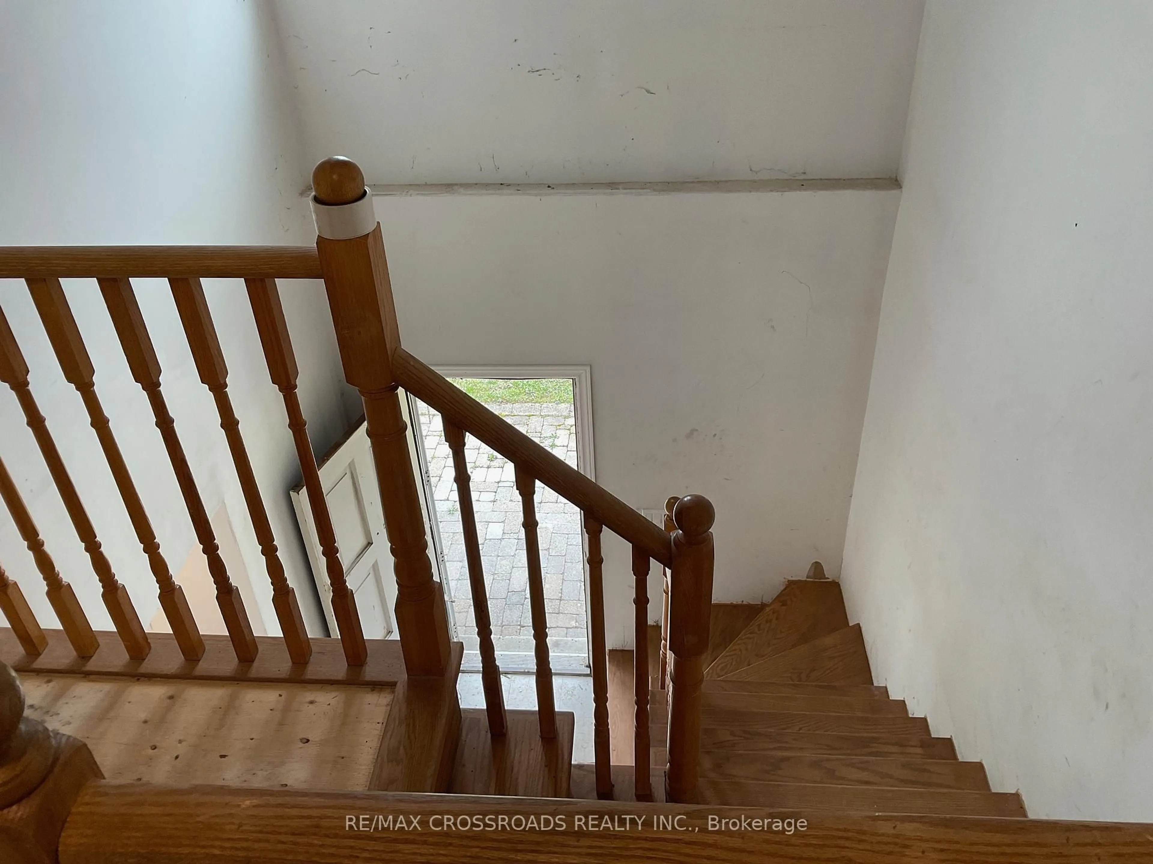 Stairs for 239 Davidson St, Pickering Ontario L1V 2P9
