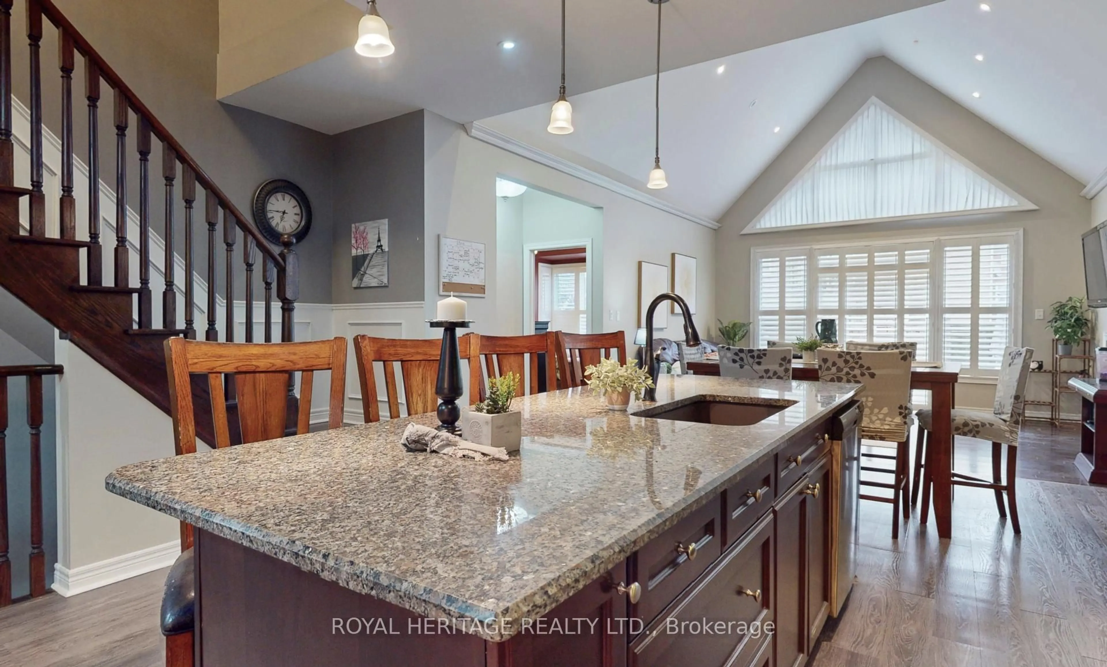 Open concept kitchen, ceramic/tile floor for 1819 Grandview St, Oshawa Ontario L1K 0J3