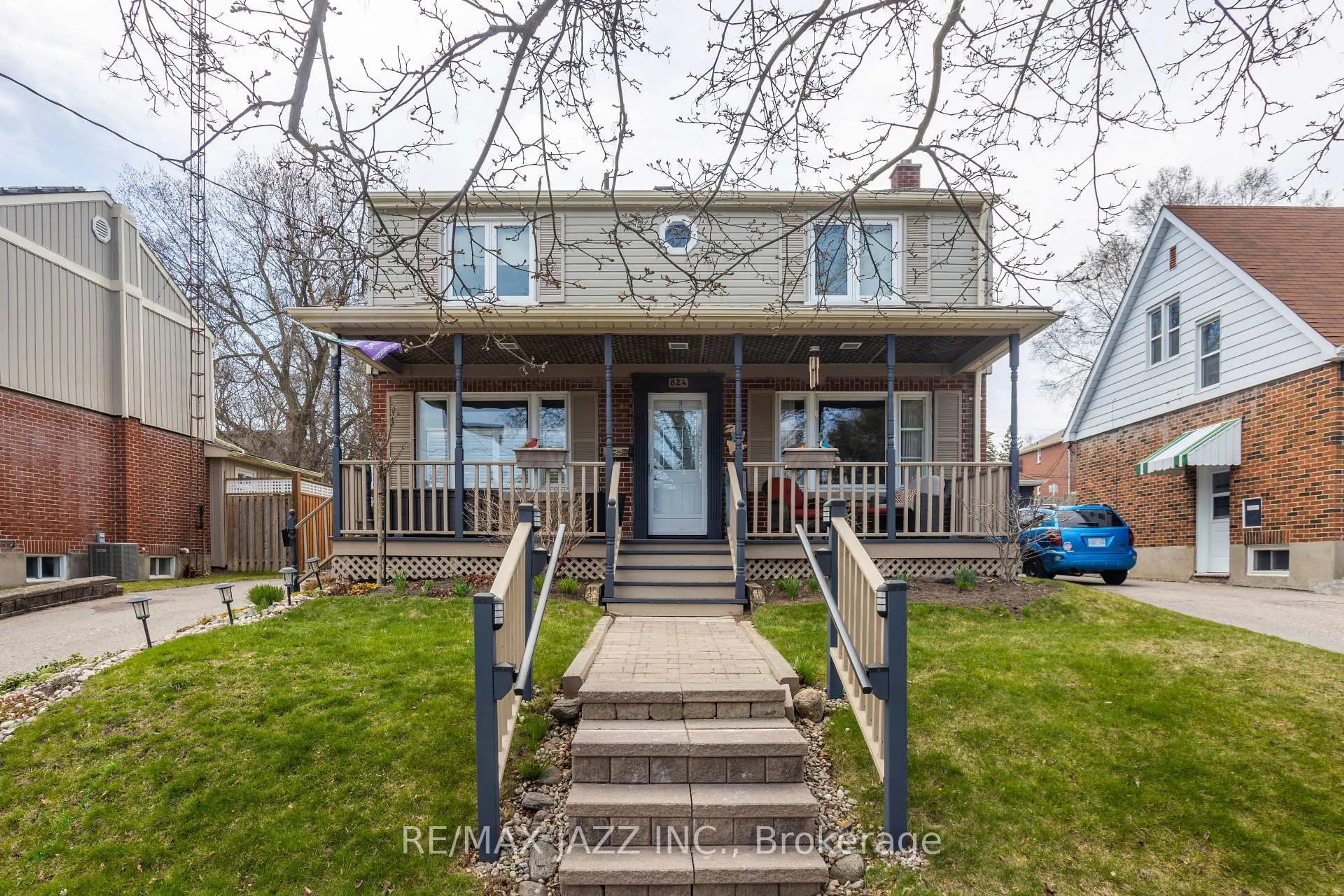 Unknown for 824 Masson St, Oshawa Ontario L1G 5A9
