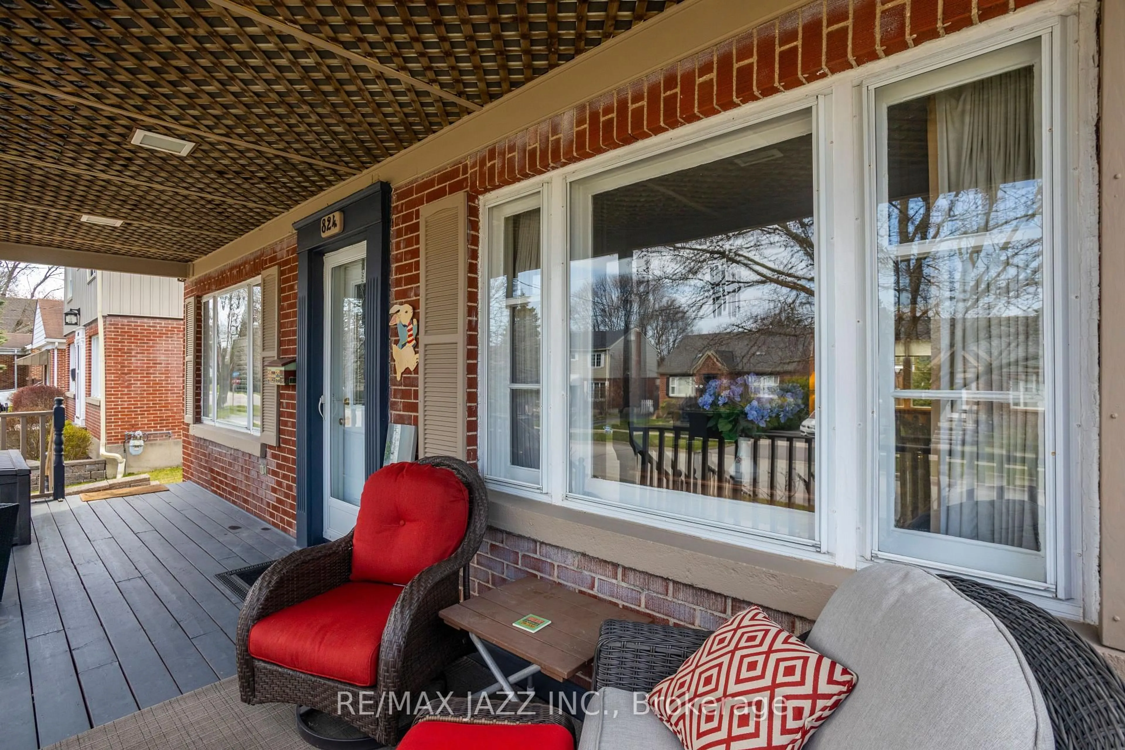 Home with brick exterior material, water/lake/river/ocean view for 824 Masson St, Oshawa Ontario L1G 5A9