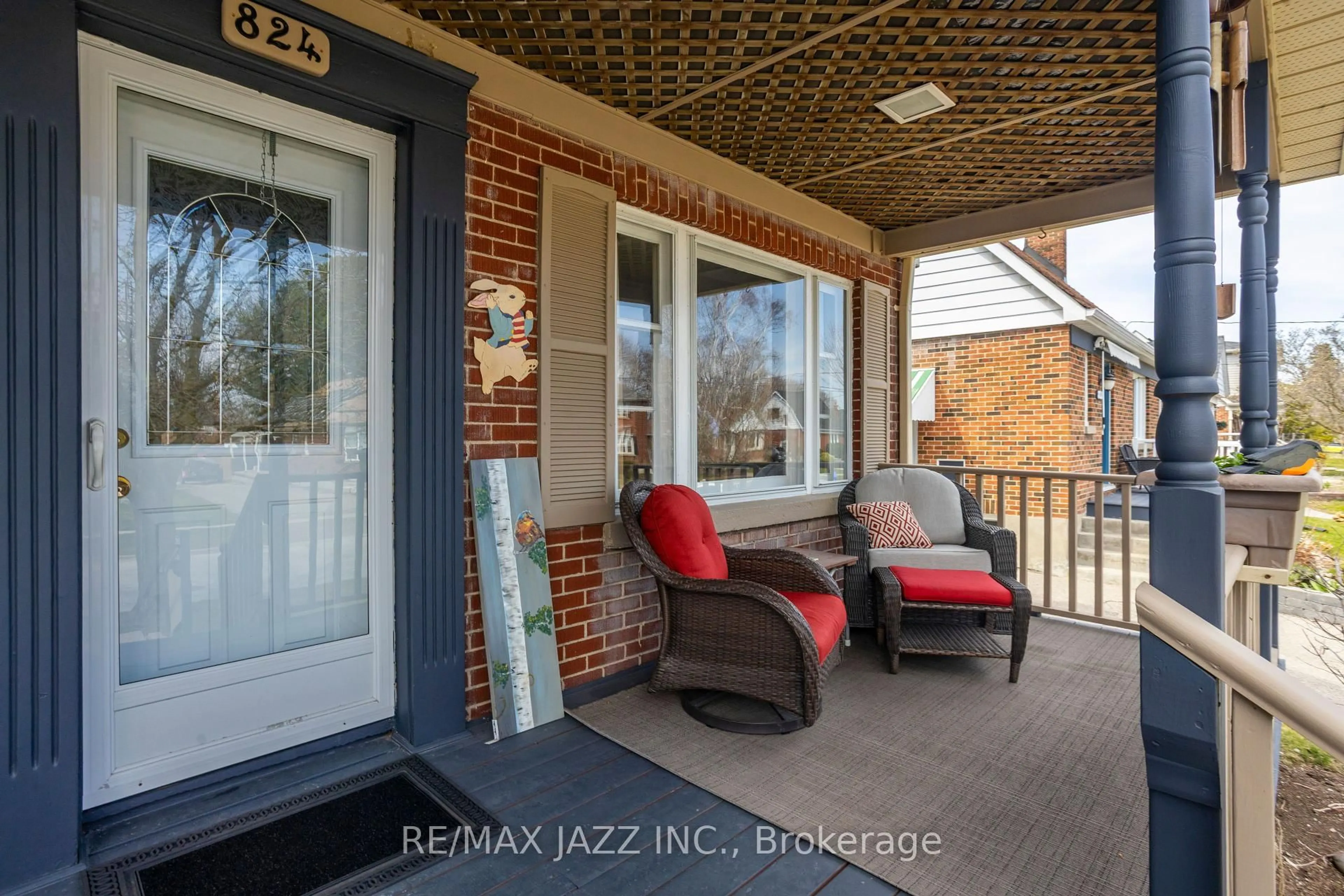 Patio, street for 824 Masson St, Oshawa Ontario L1G 5A9