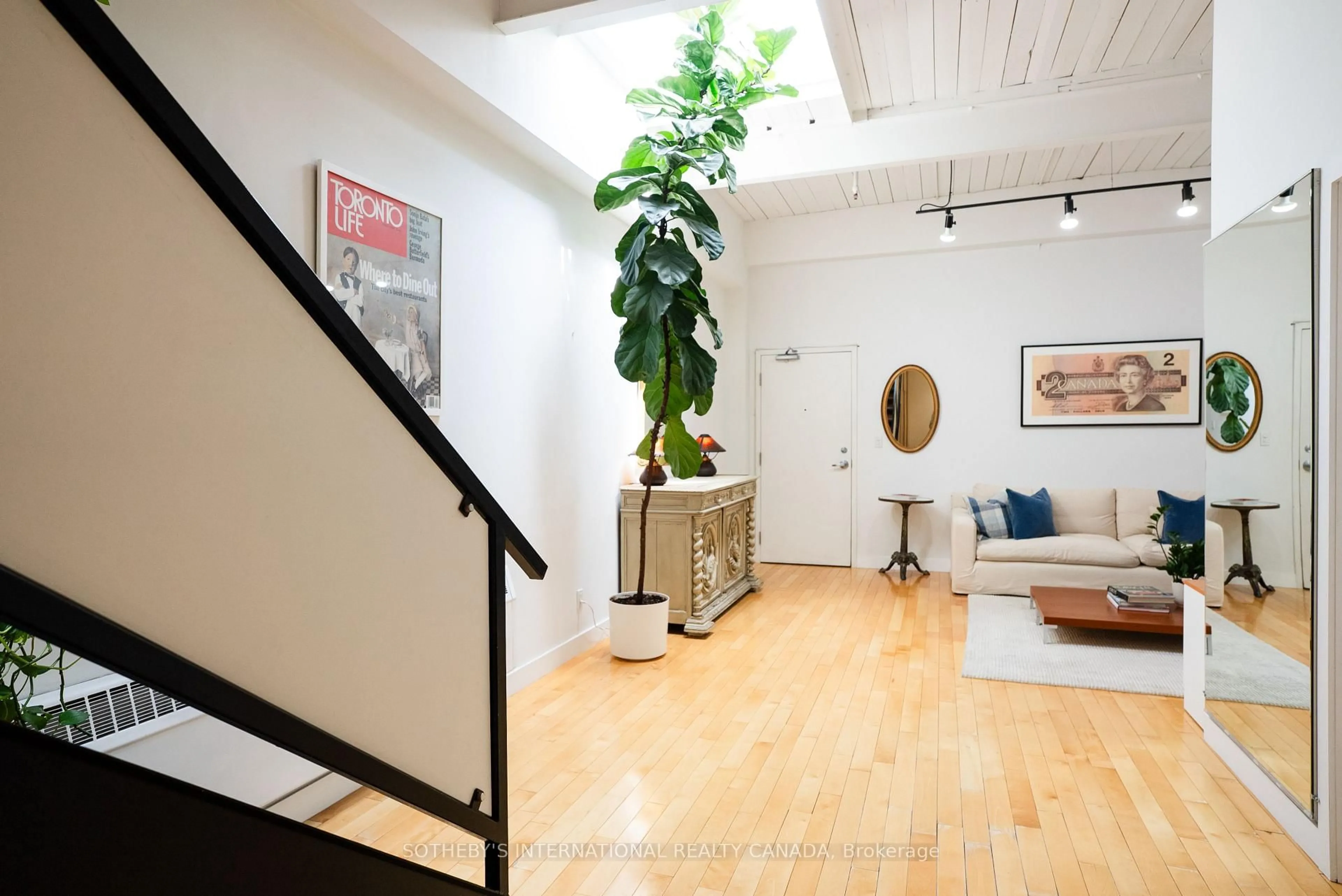 Indoor foyer for 326 Carlaw Ave #233, Toronto Ontario M4M 3N8