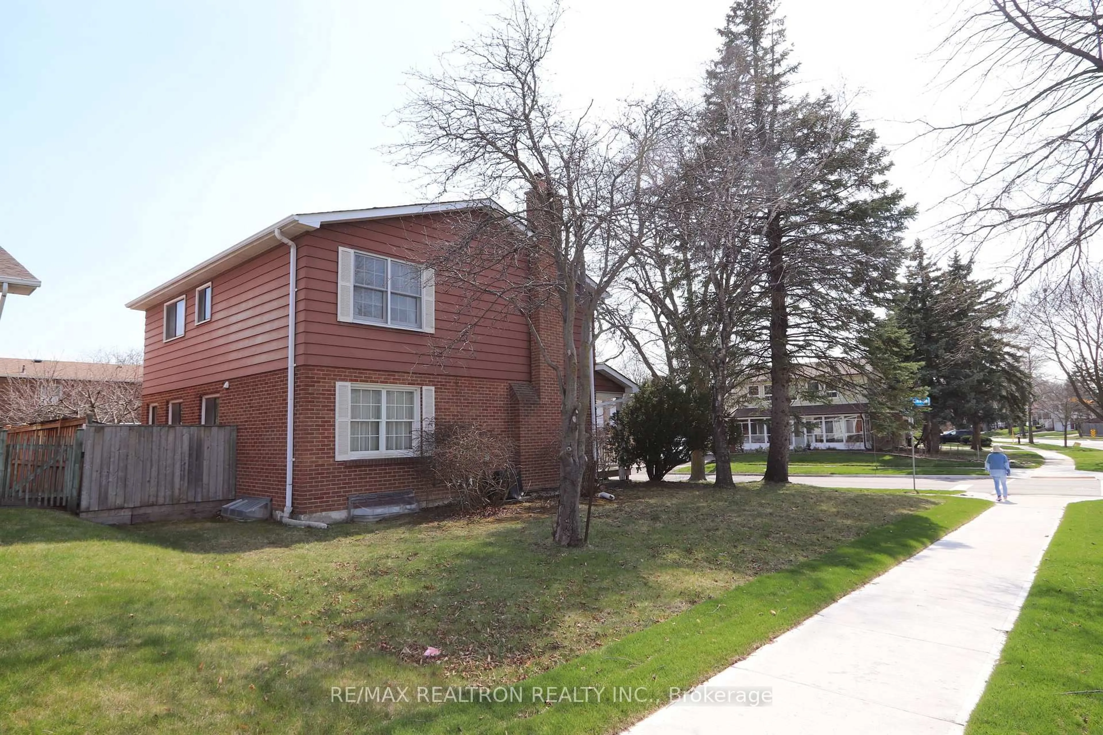 Home with brick exterior material, street for 61 Kilchurn Castle Dr, Toronto Ontario M1T 2W3