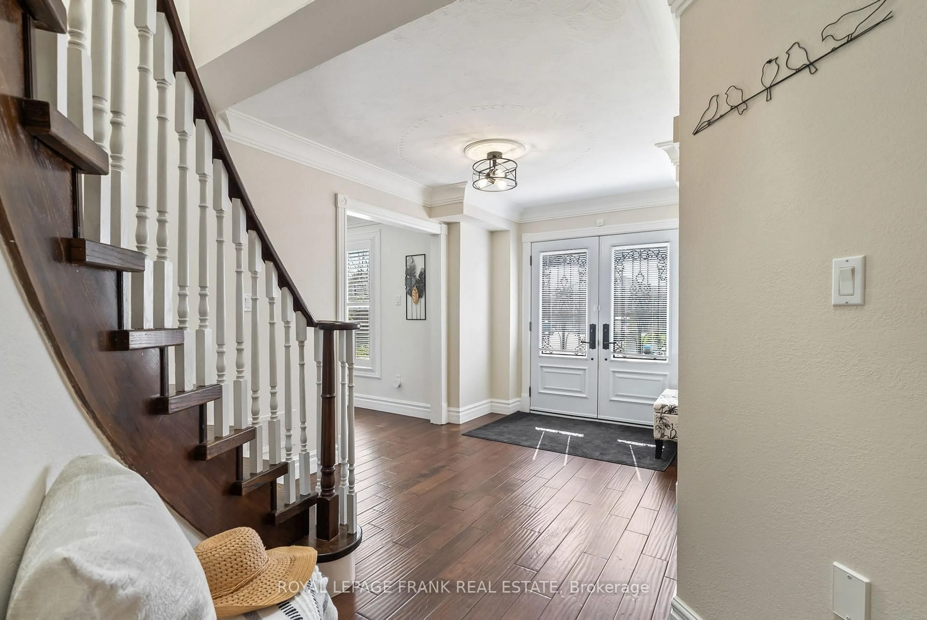 Indoor entryway for 3017 Tooley Rd, Clarington Ontario L1E 2K8