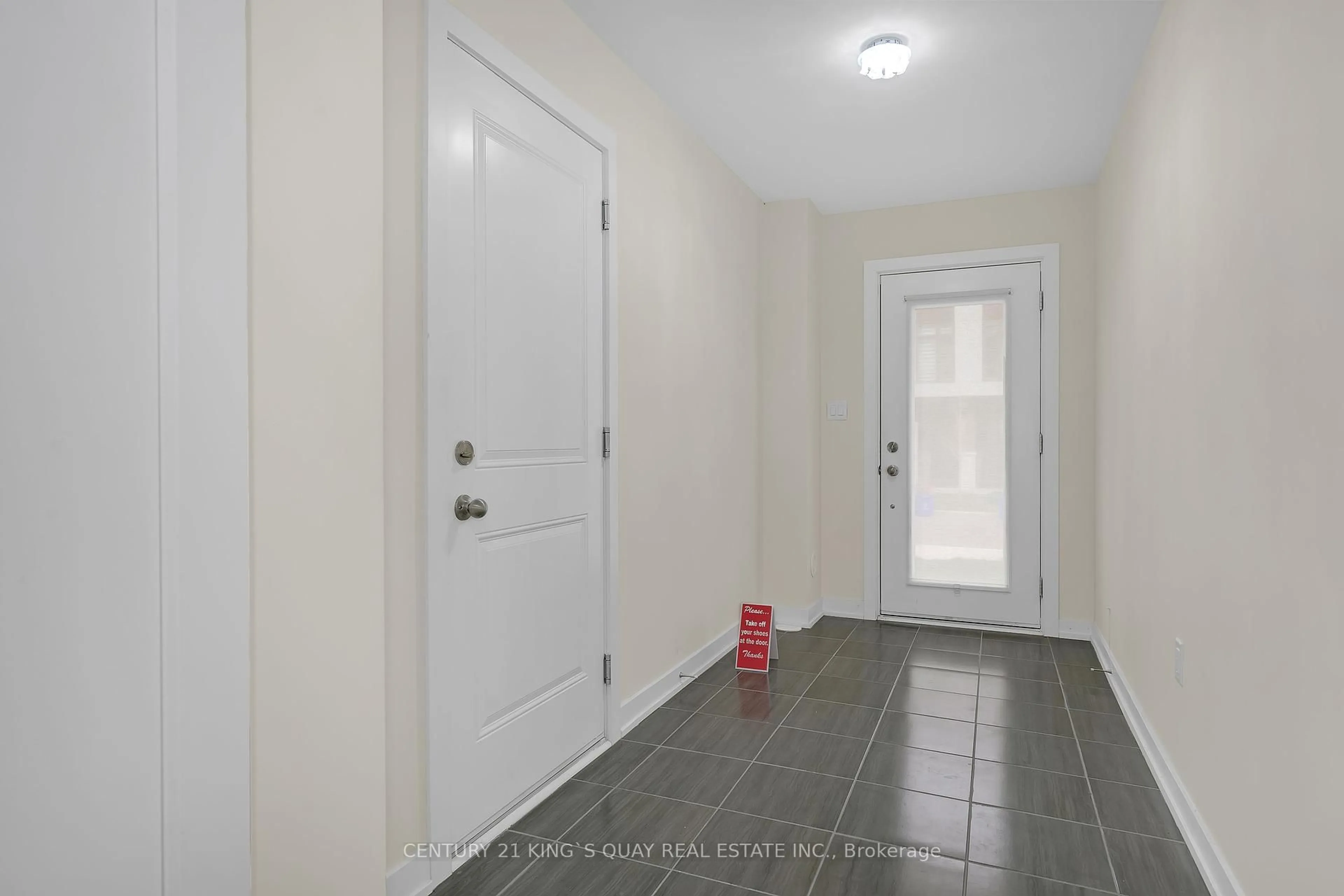 Indoor entryway for 250 Finch Ave #33, Pickering Ontario L1V 0G6