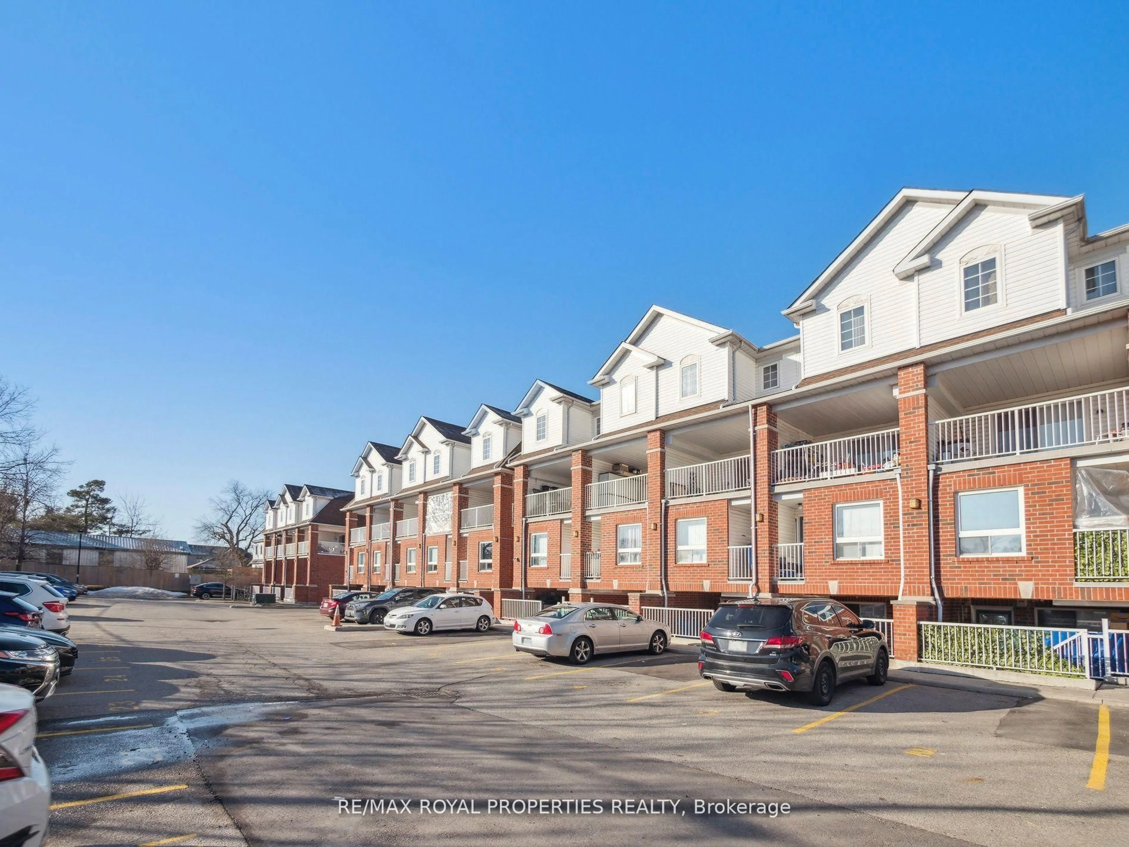 A pic from outside/outdoor area/front of a property/back of a property/a pic from drone, street for 593 Kennedy Rd #22, Toronto Ontario M1K 2B2