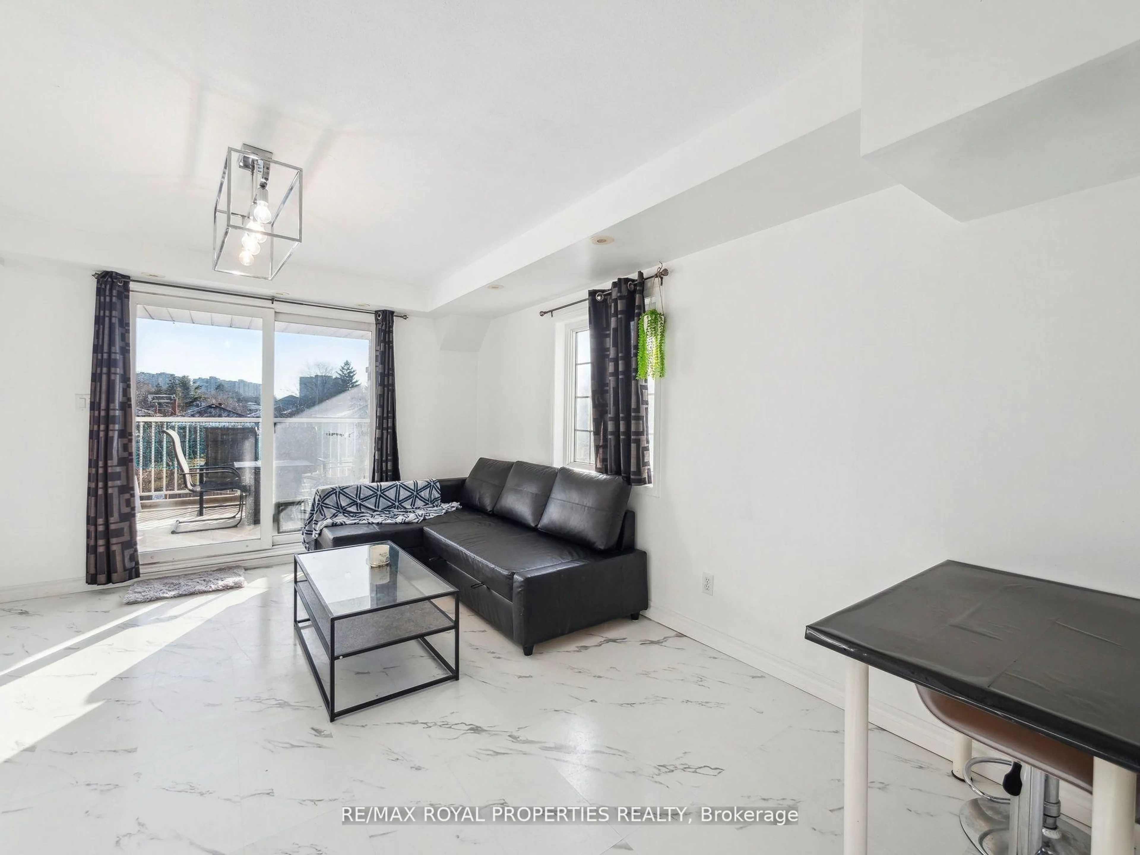 Living room with furniture, unknown for 593 Kennedy Rd #22, Toronto Ontario M1K 2B2