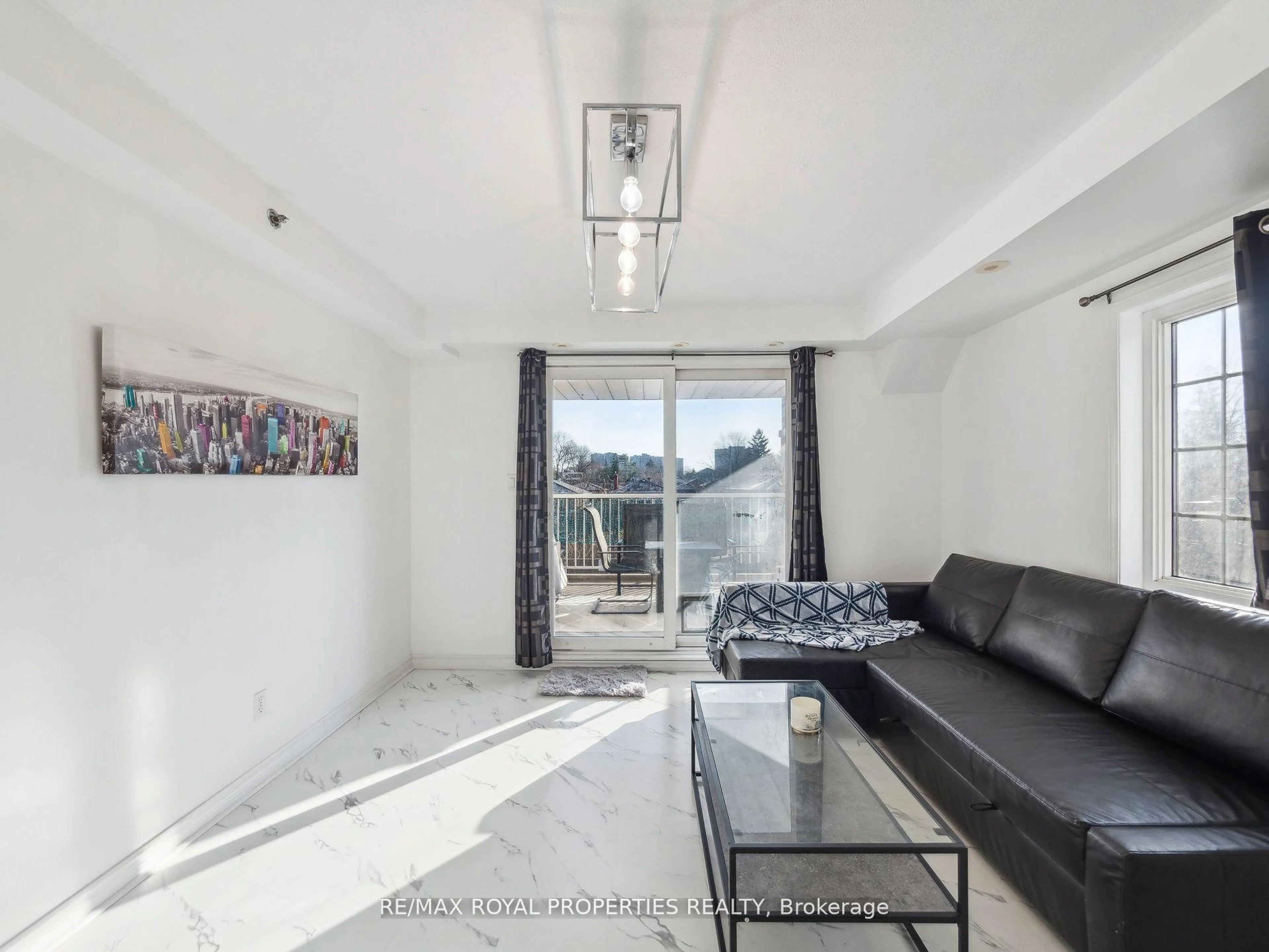 Living room with furniture, unknown for 593 Kennedy Rd #22, Toronto Ontario M1K 2B2