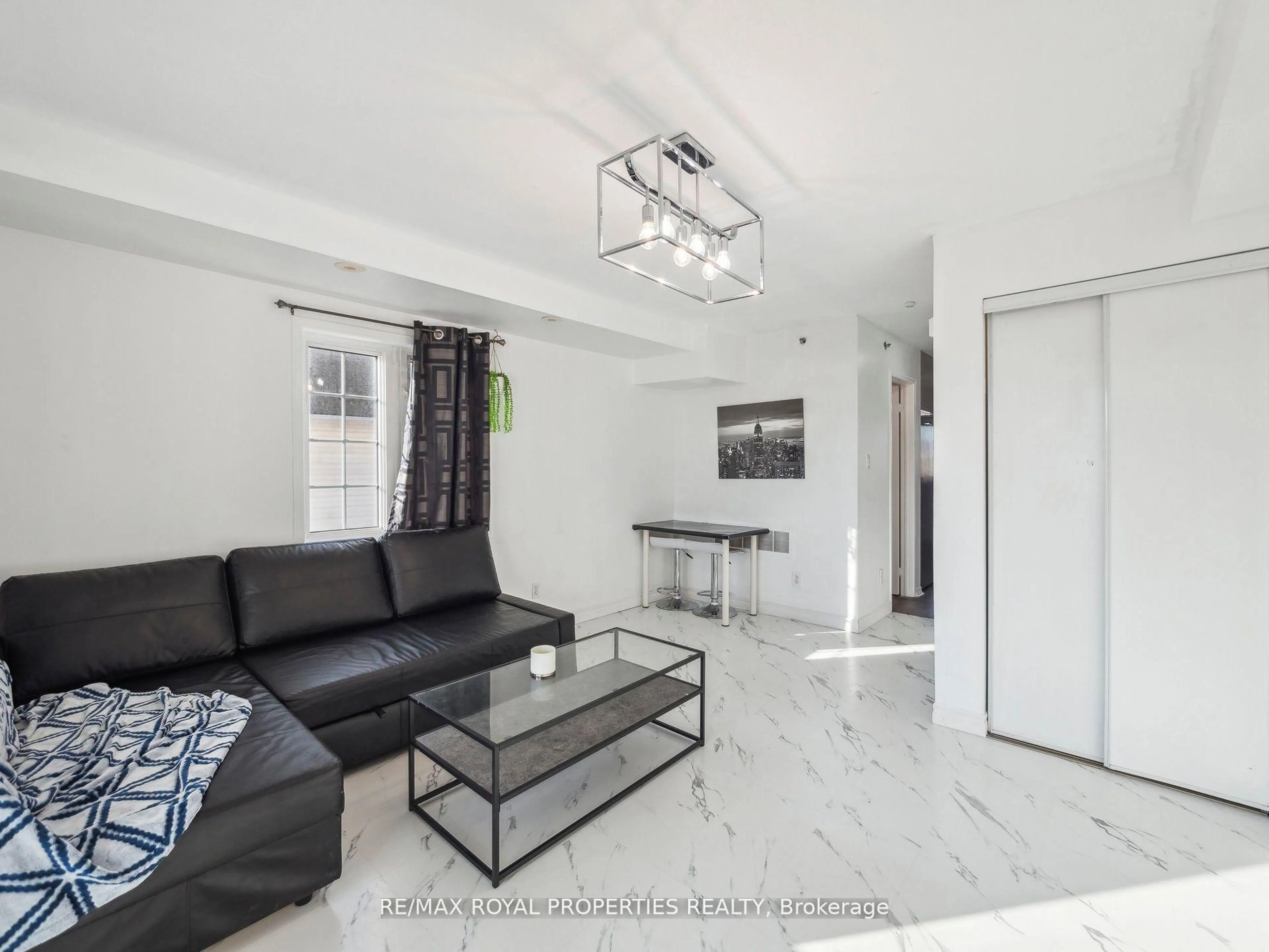 Living room with furniture, unknown for 593 Kennedy Rd #22, Toronto Ontario M1K 2B2