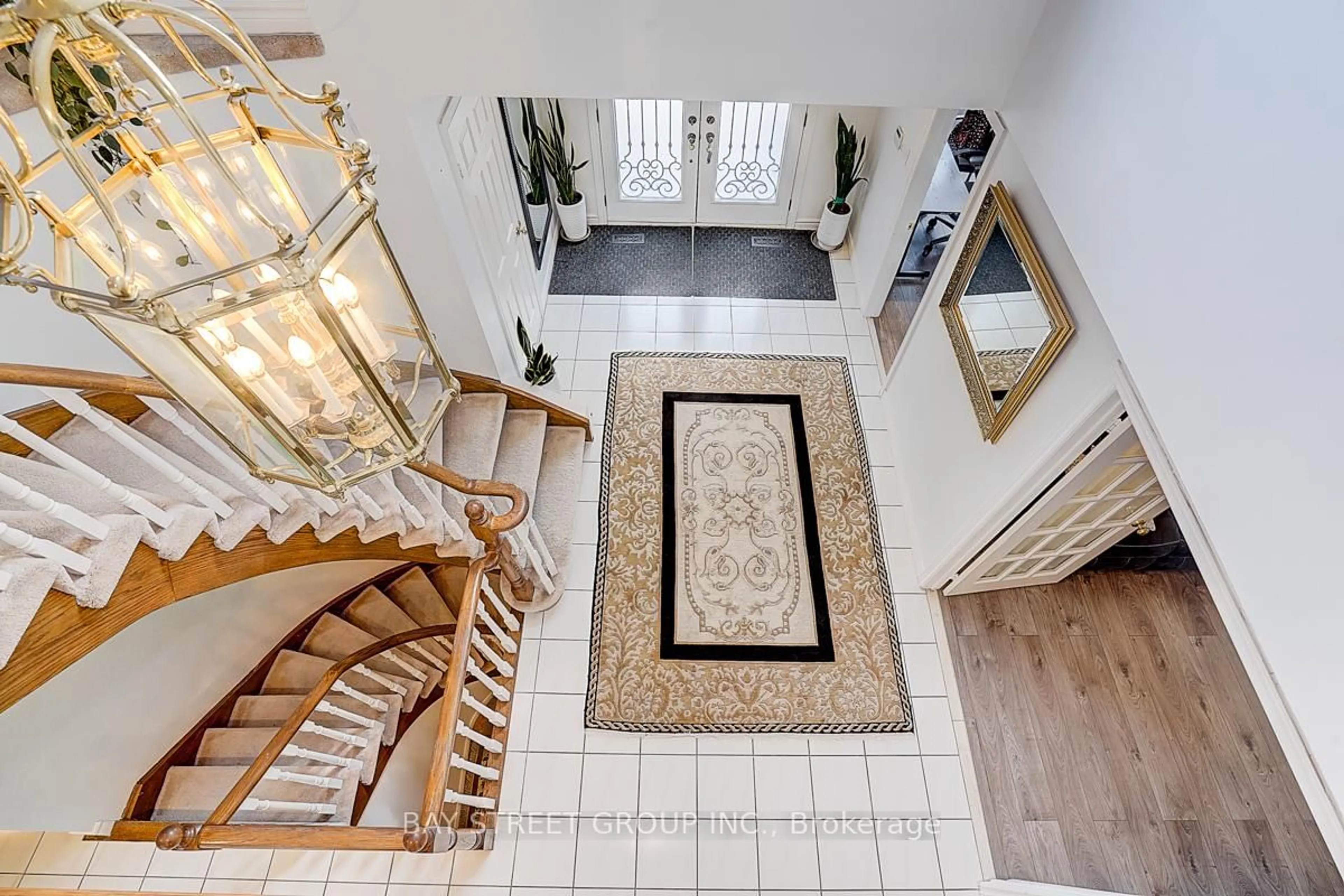 Indoor foyer for 354 Rouge Hill Crt, Pickering Ontario L1V 6L5