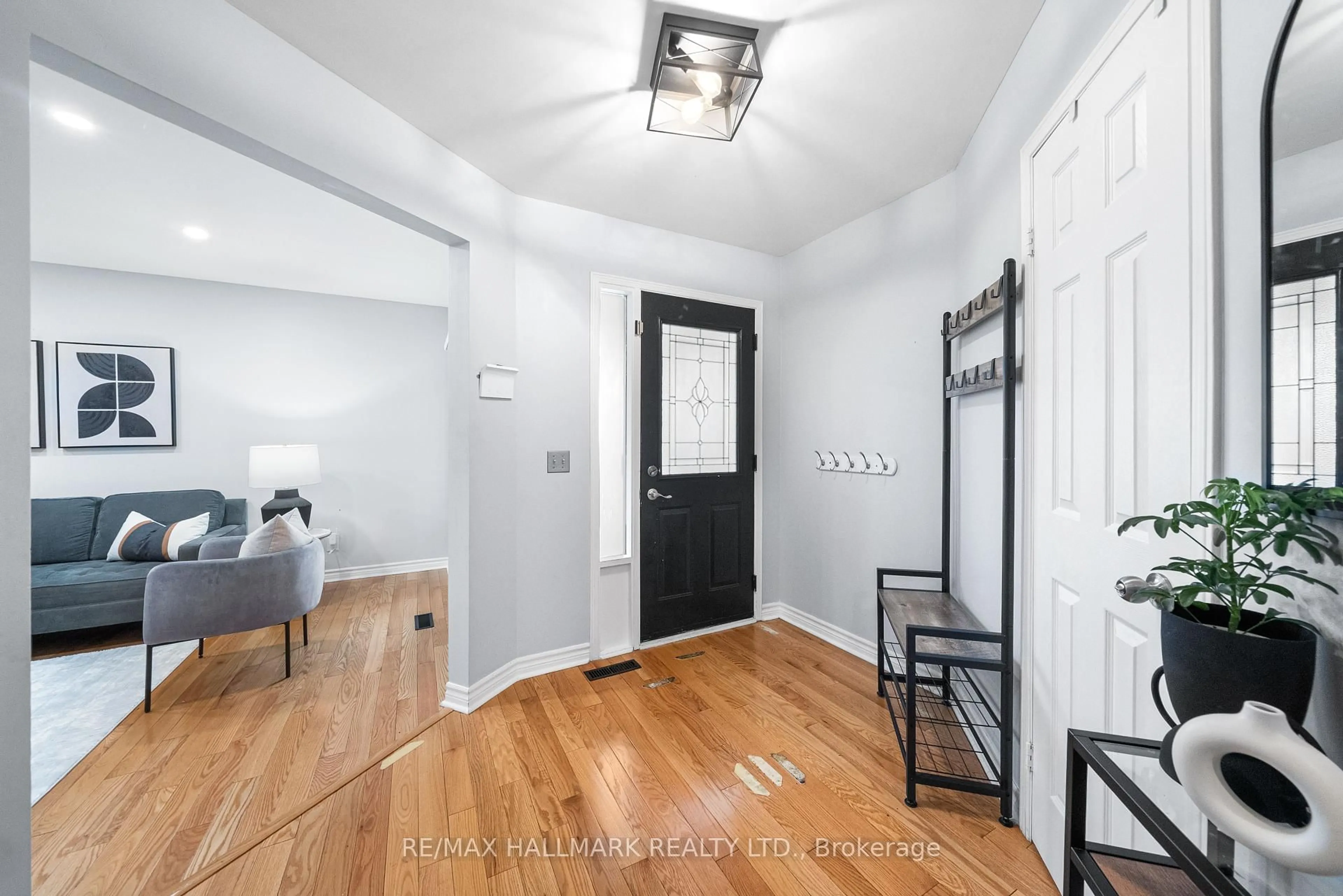 Indoor entryway for 67 Bornholm Dr, Toronto Ontario M1C 4N4