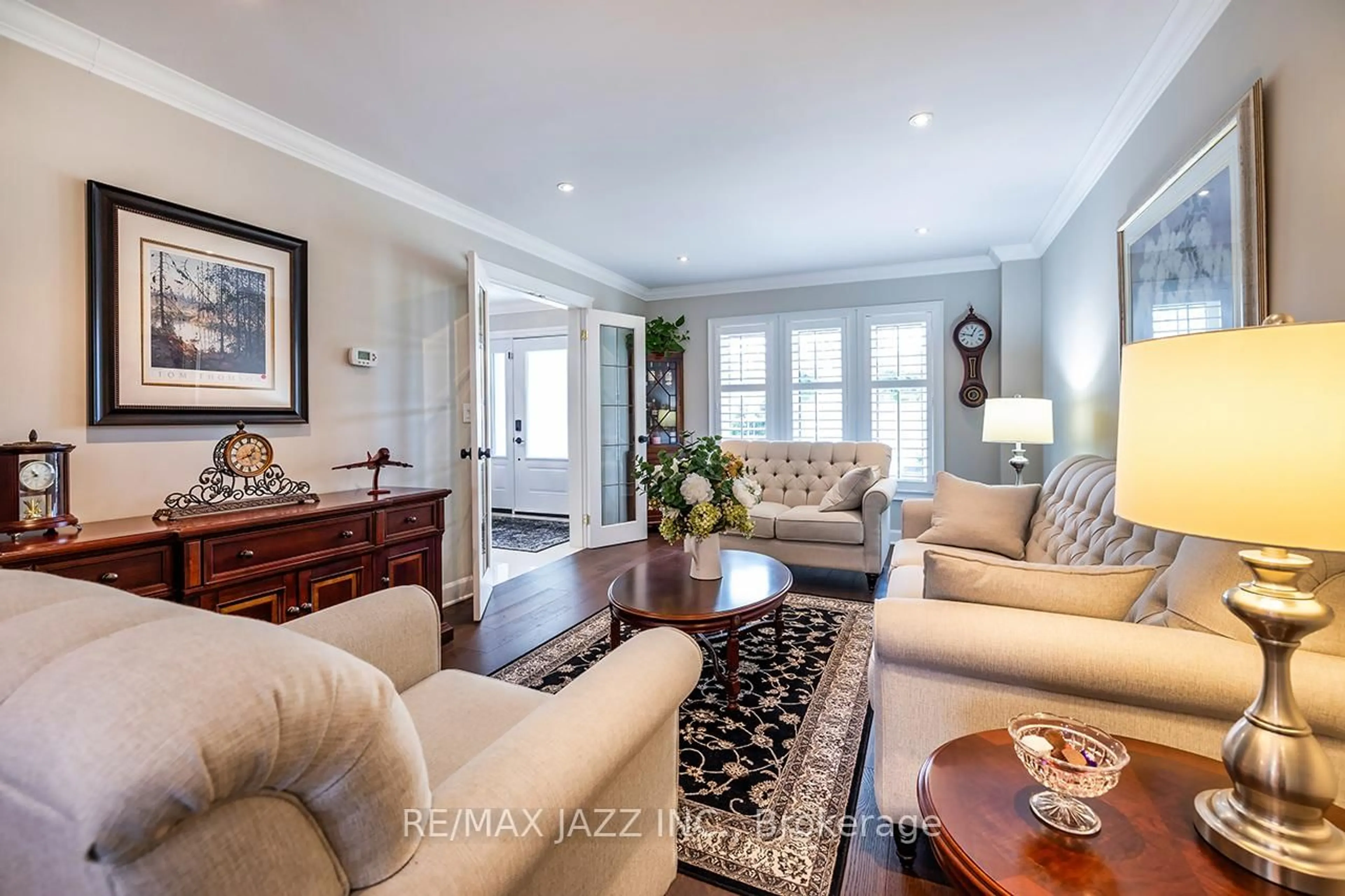 Living room with furniture, unknown for 18 Chipperfield Cres, Whitby Ontario L1R 1P1