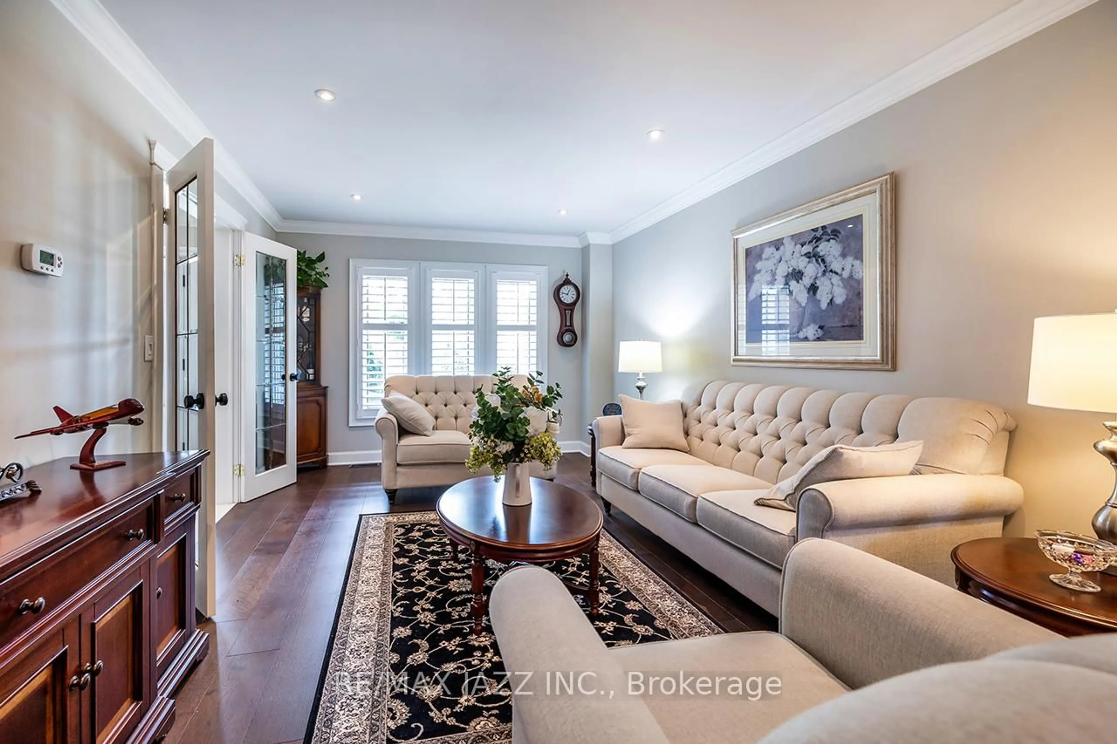Living room with furniture, unknown for 18 Chipperfield Cres, Whitby Ontario L1R 1P1