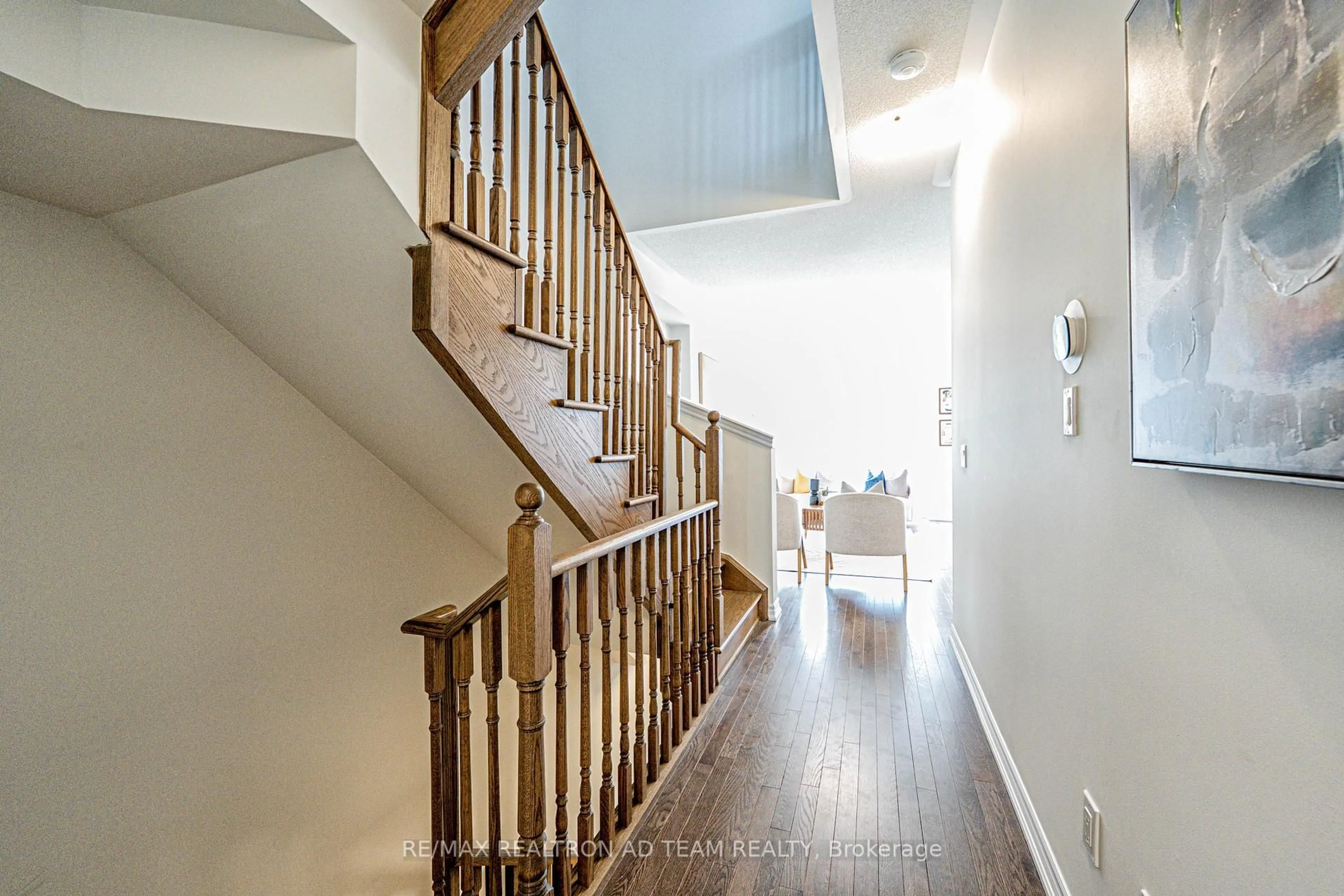 Stairs for 1120 Thompson Dr, Oshawa Ontario L1L 0V4