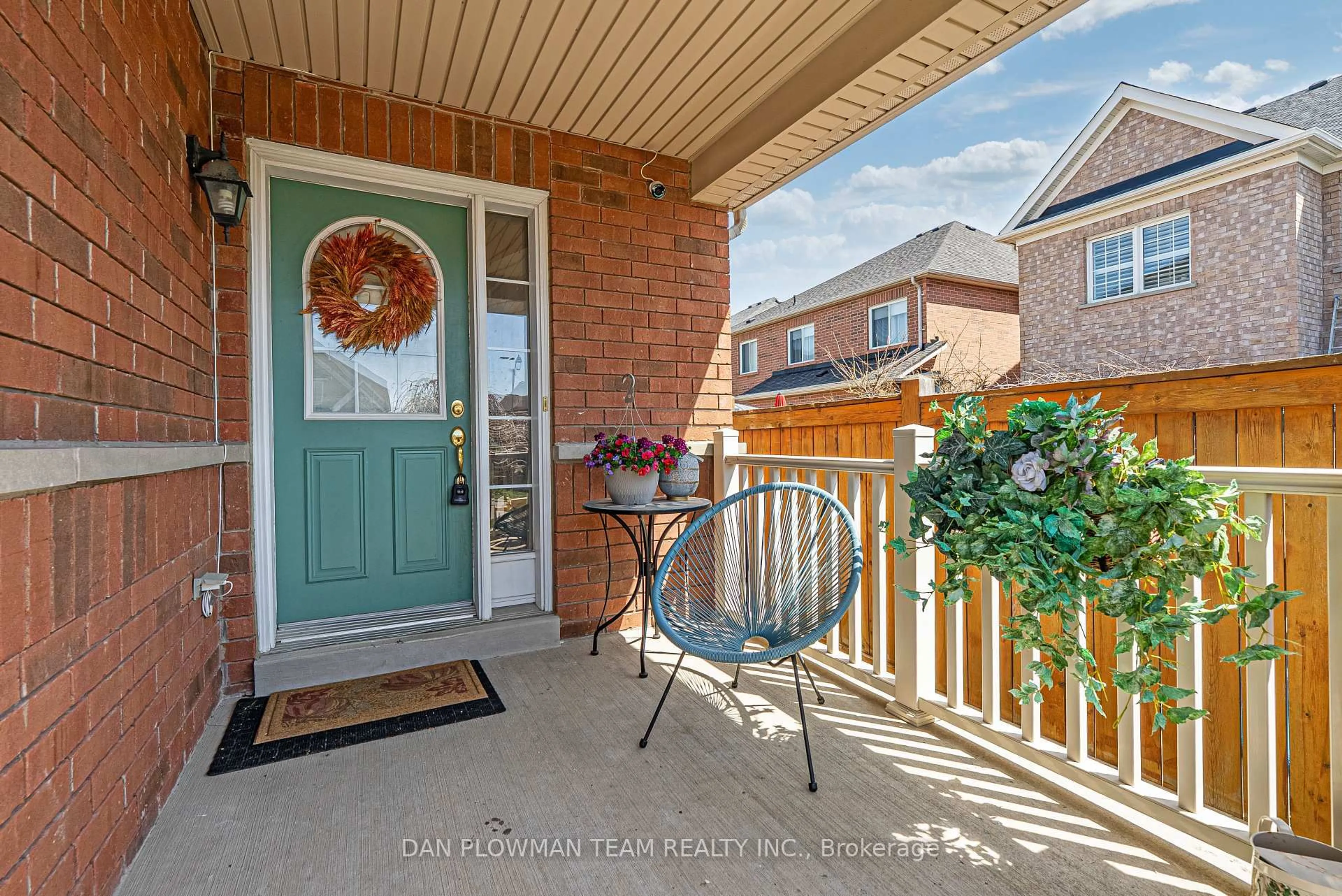 Indoor entryway for 1577 Rorison St, Oshawa Ontario L1K 0K2