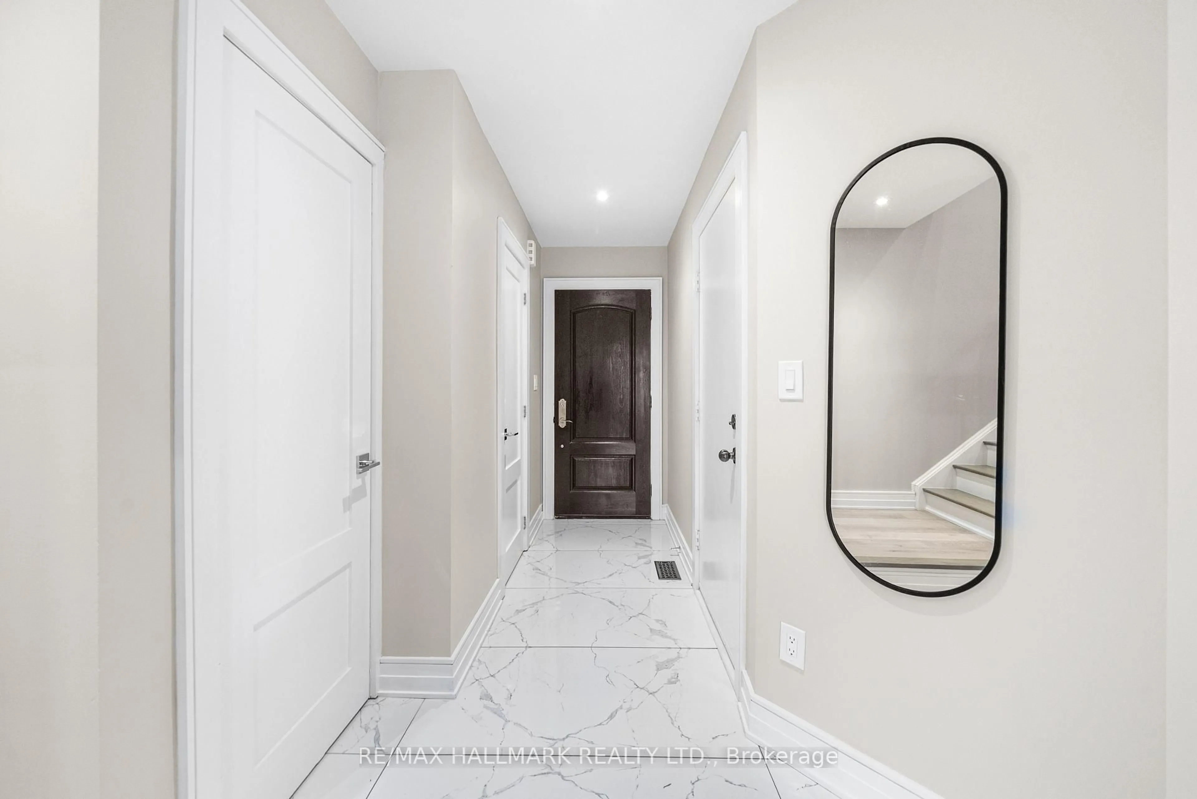 Indoor entryway for 315 Granby Crt, Pickering Ontario L1V 7B9