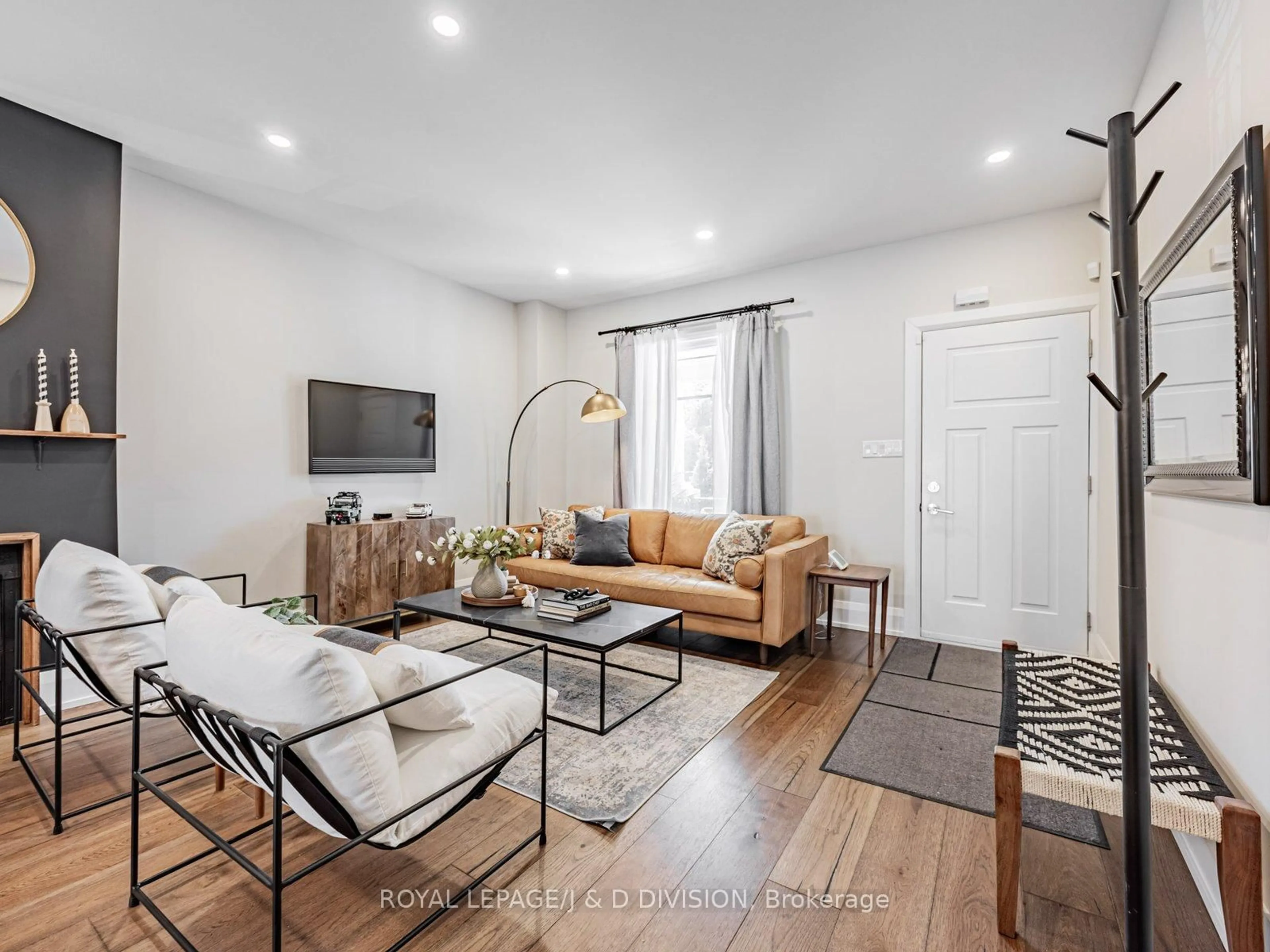 Living room with furniture, unknown for 291 Highfield Rd, Toronto Ontario M4L 2V4