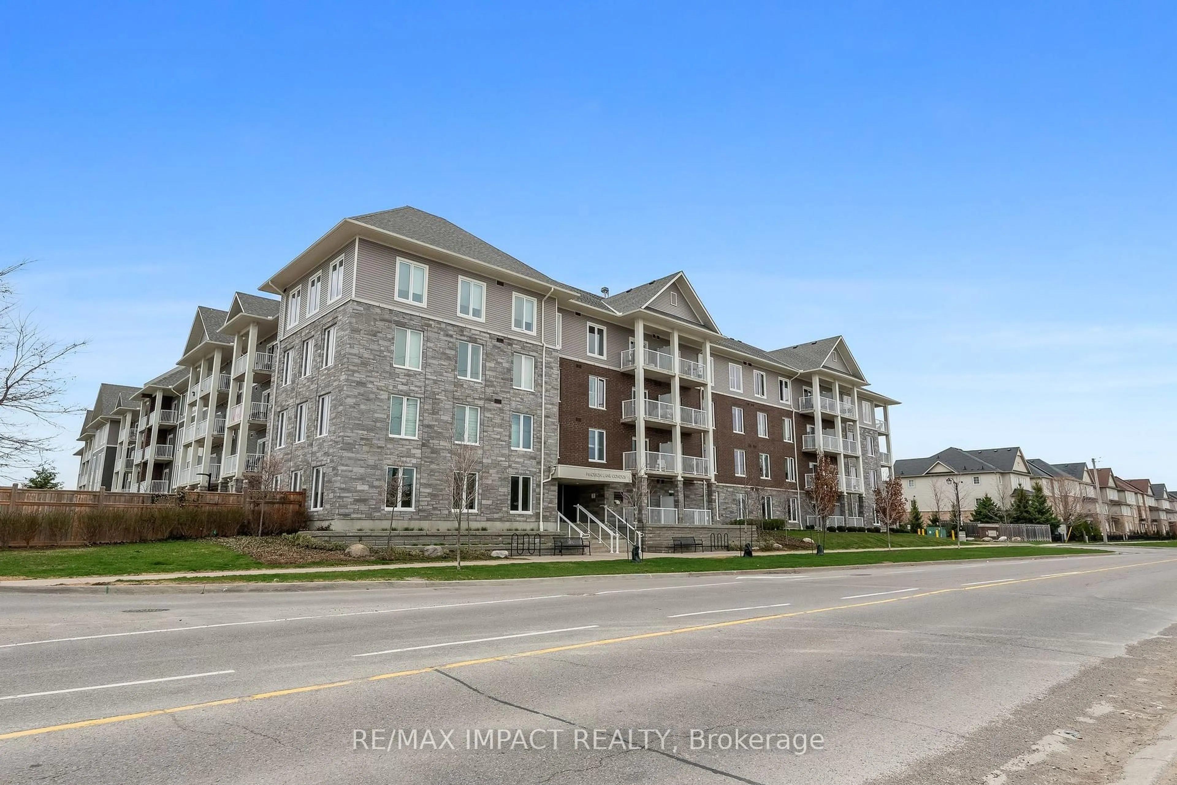 A pic from outside/outdoor area/front of a property/back of a property/a pic from drone, building for 290 Liberty St #305, Clarington Ontario L1C 0H3