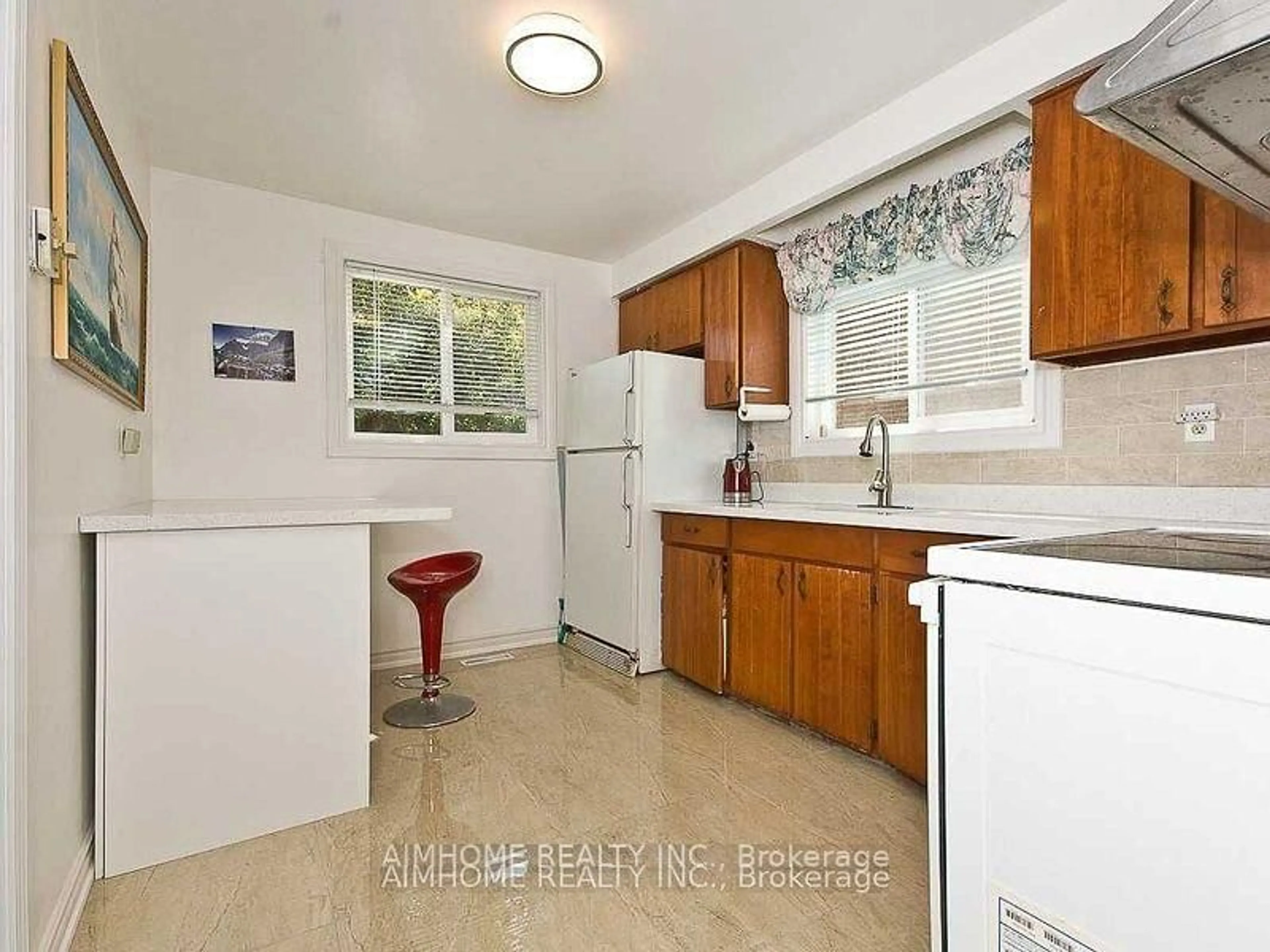 Standard kitchen, ceramic/tile floor for 105 Crockamhill Dr, Toronto Ontario M1S 2L2