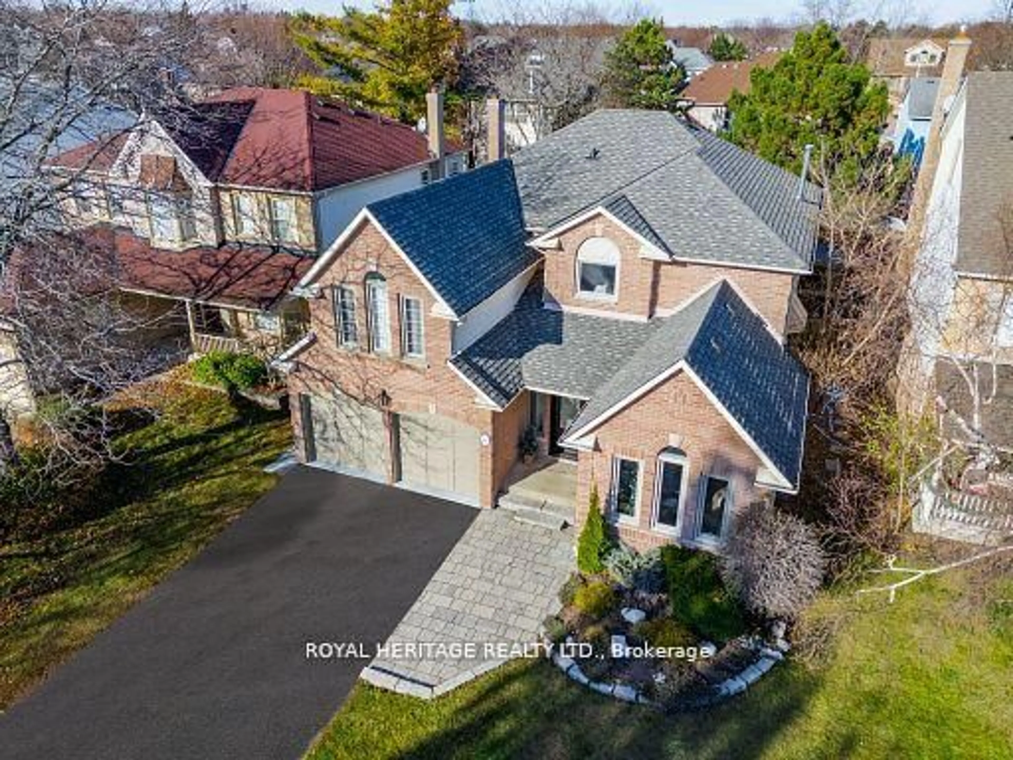 A pic from outside/outdoor area/front of a property/back of a property/a pic from drone, street for 14 Balsdon Cres, Whitby Ontario L1P 1L5