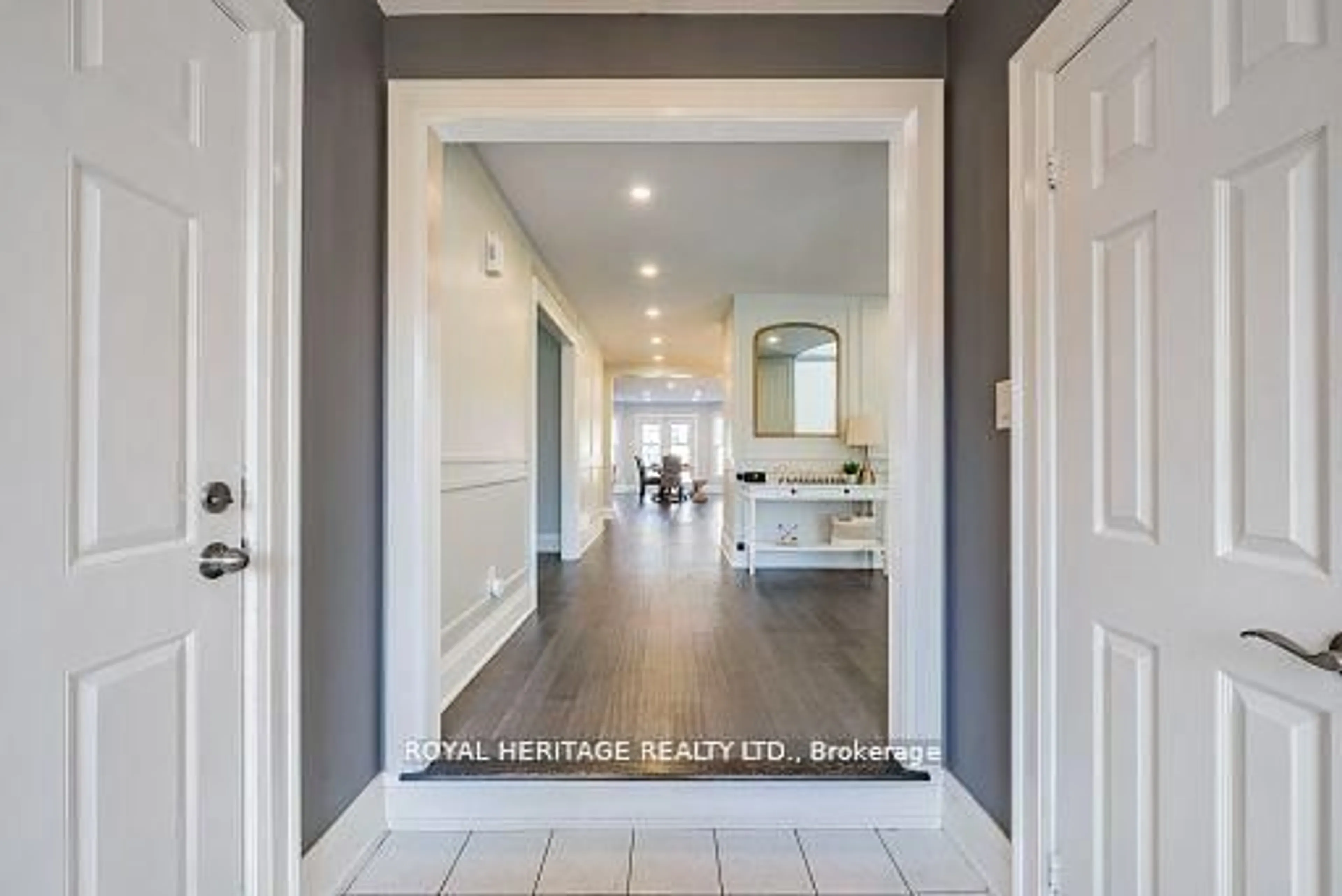 Indoor entryway for 14 Balsdon Cres, Whitby Ontario L1P 1L5