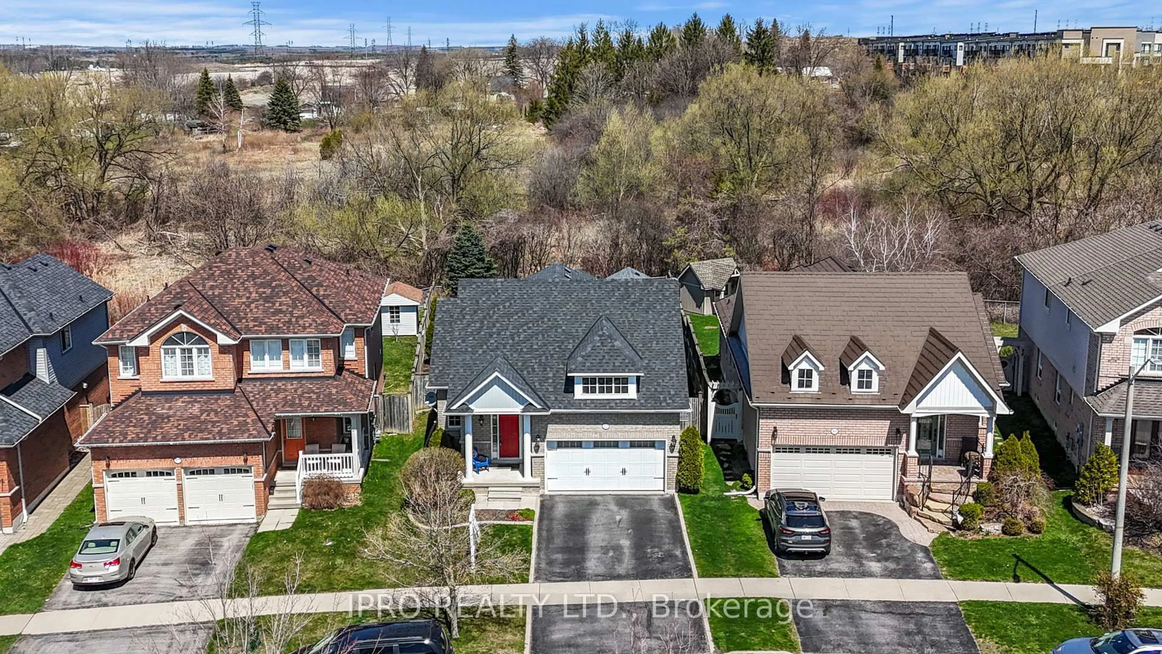 A pic from outside/outdoor area/front of a property/back of a property/a pic from drone, street for 973 Ormond Dr, Oshawa Ontario L1K 3C1