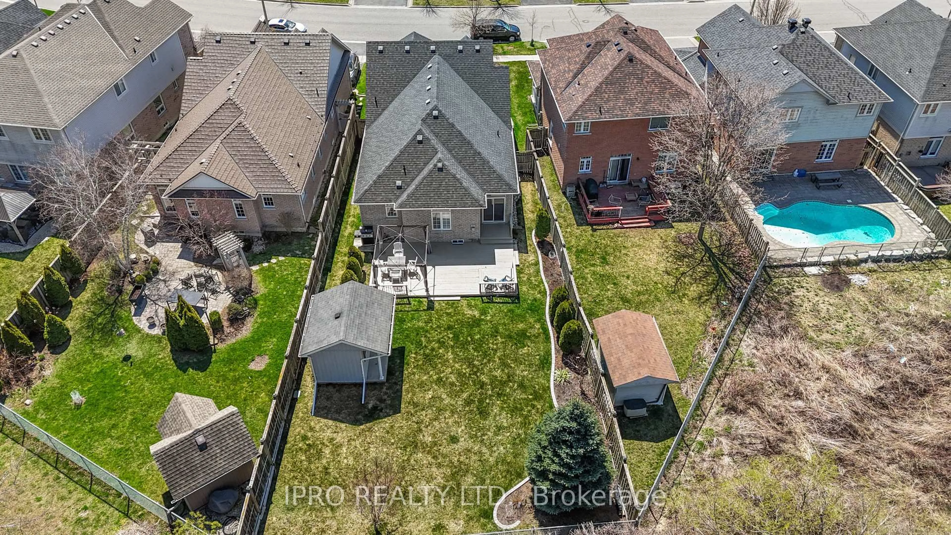 A pic from outside/outdoor area/front of a property/back of a property/a pic from drone, street for 973 Ormond Dr, Oshawa Ontario L1K 3C1