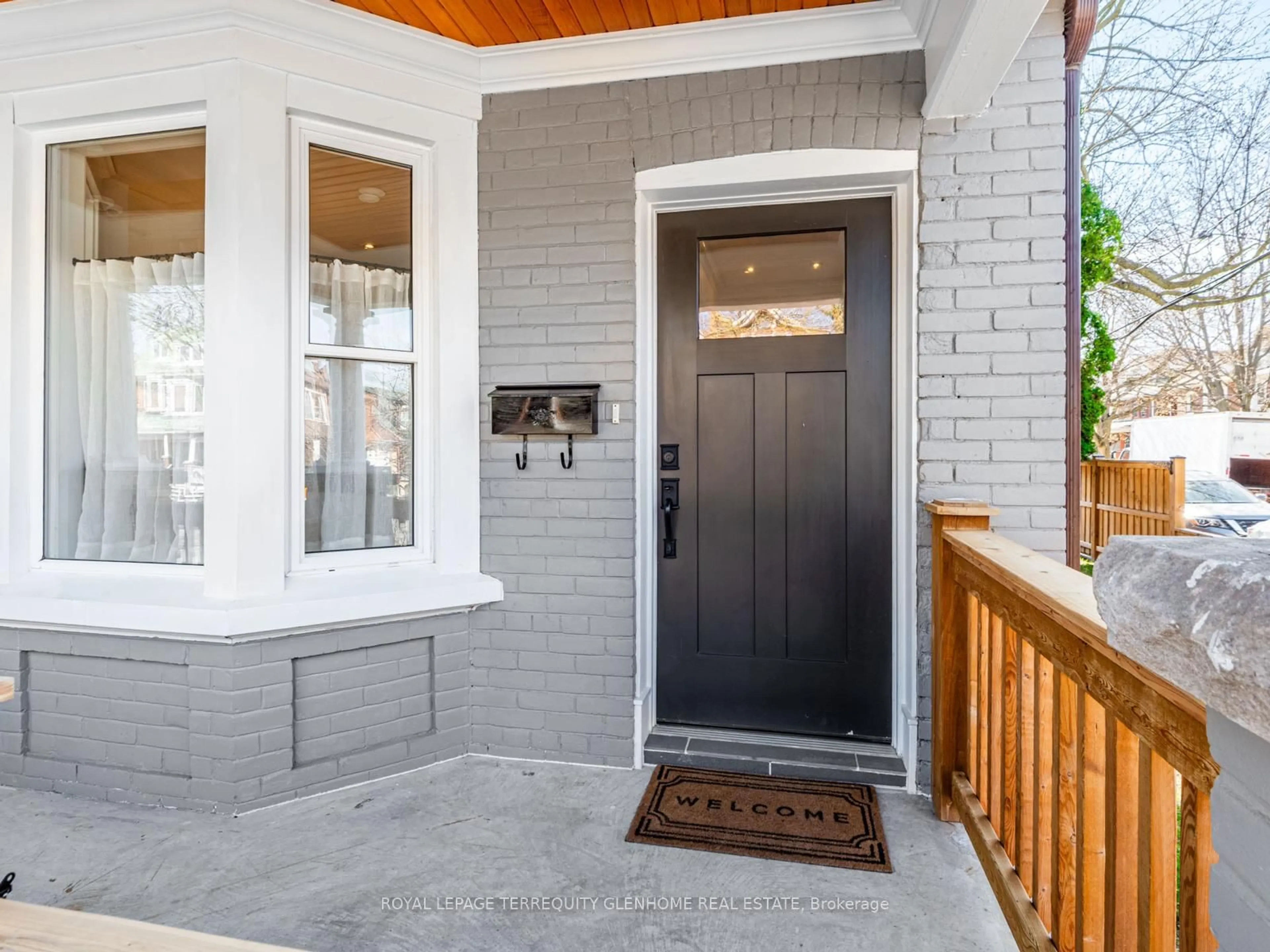 Indoor entryway for 140 Monarch Park Ave, Toronto Ontario M4J 4R4