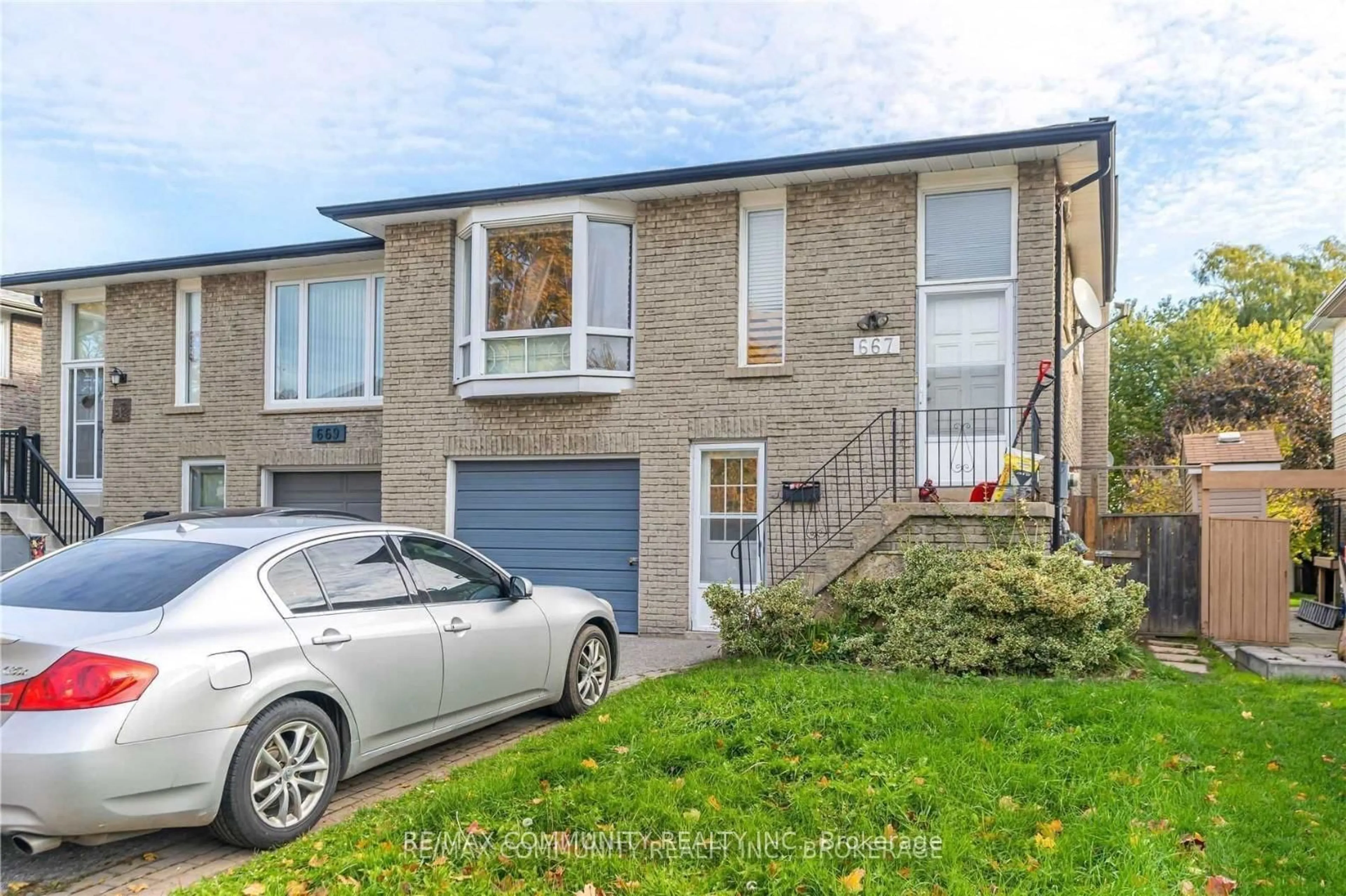 Home with brick exterior material, street for 667 westshore Blvd, Pickering Ontario L1W 3G2