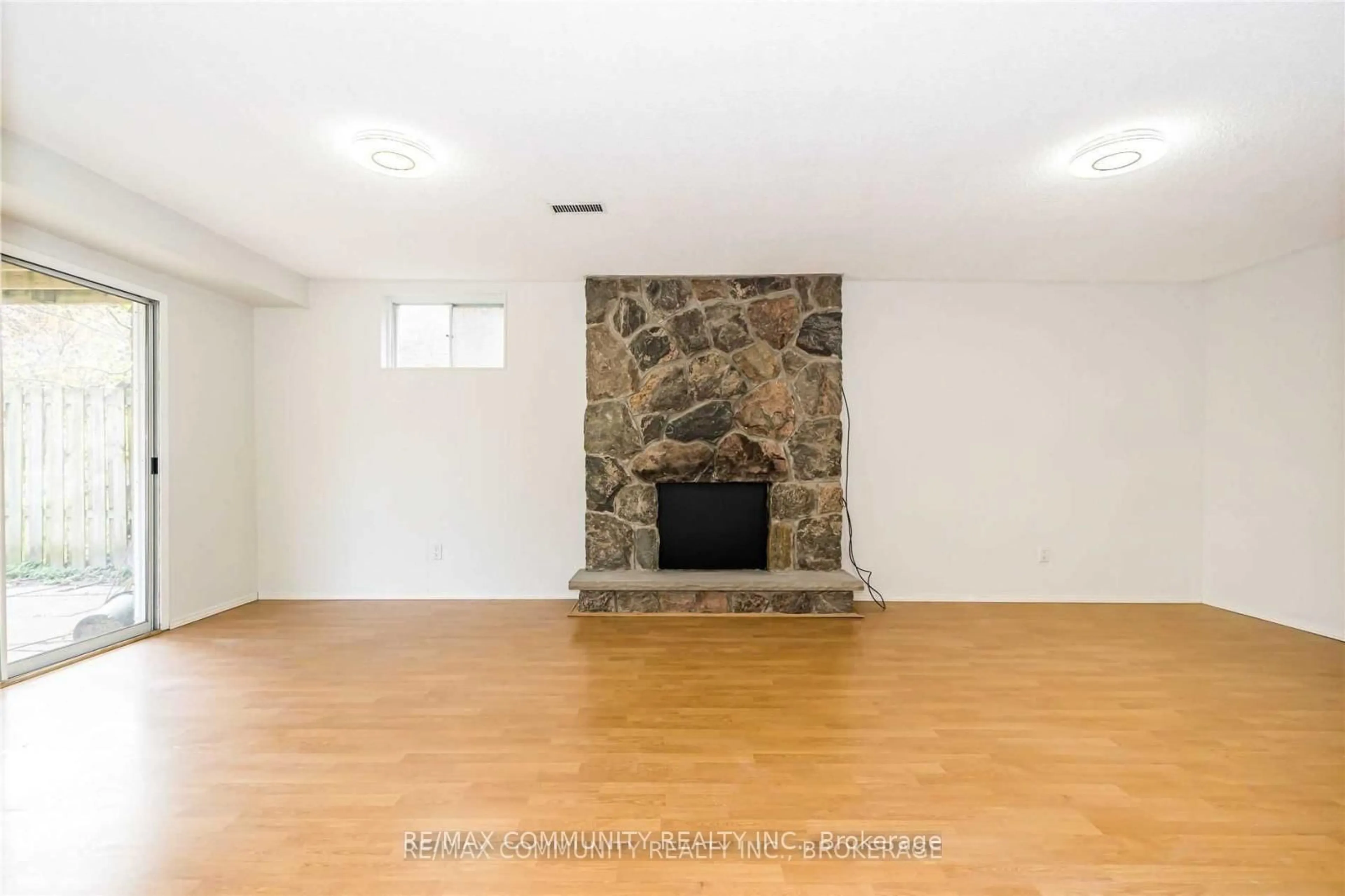 A pic of a room for 667 westshore Blvd, Pickering Ontario L1W 3G2