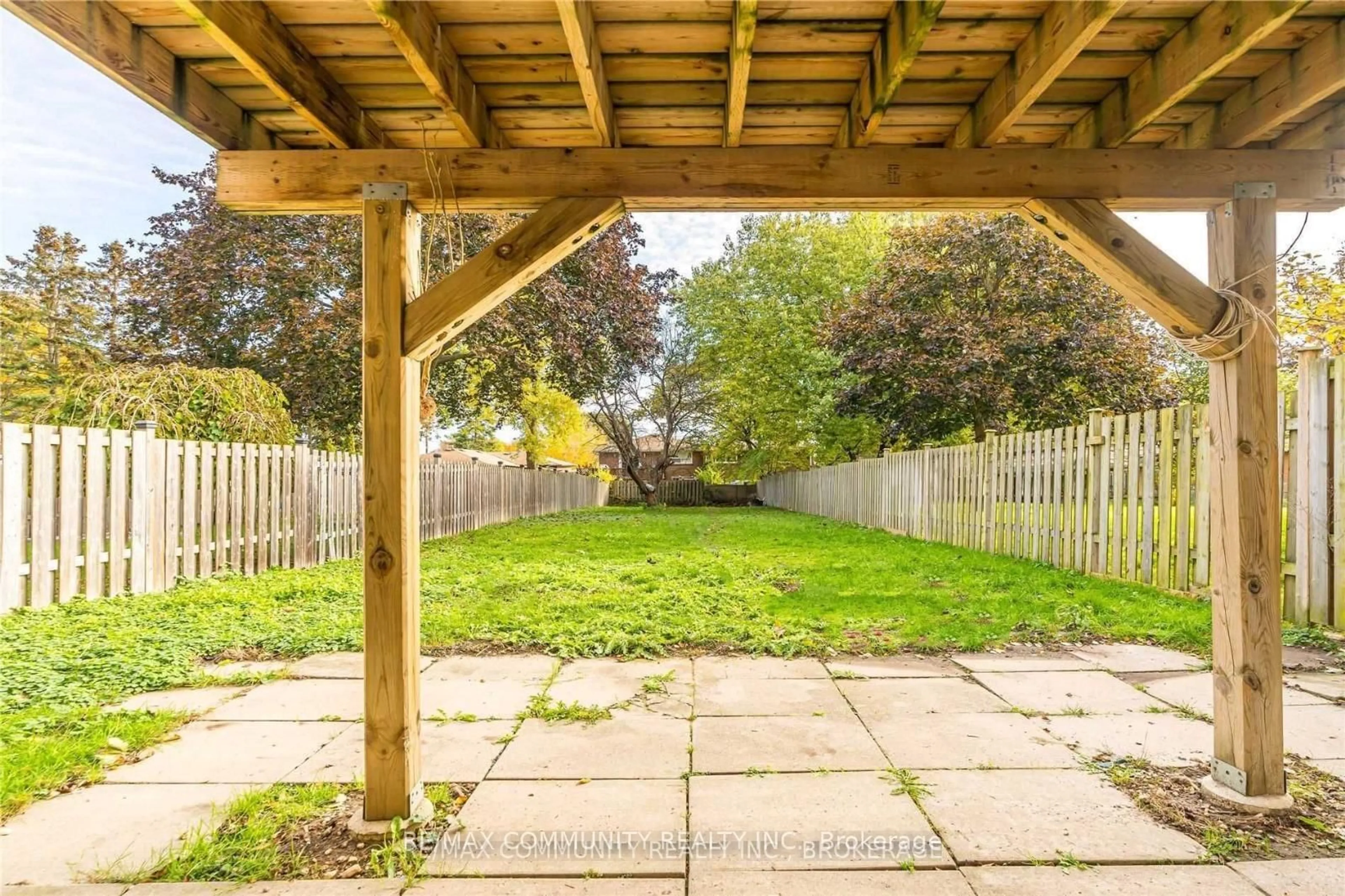 Patio, street for 667 westshore Blvd, Pickering Ontario L1W 3G2