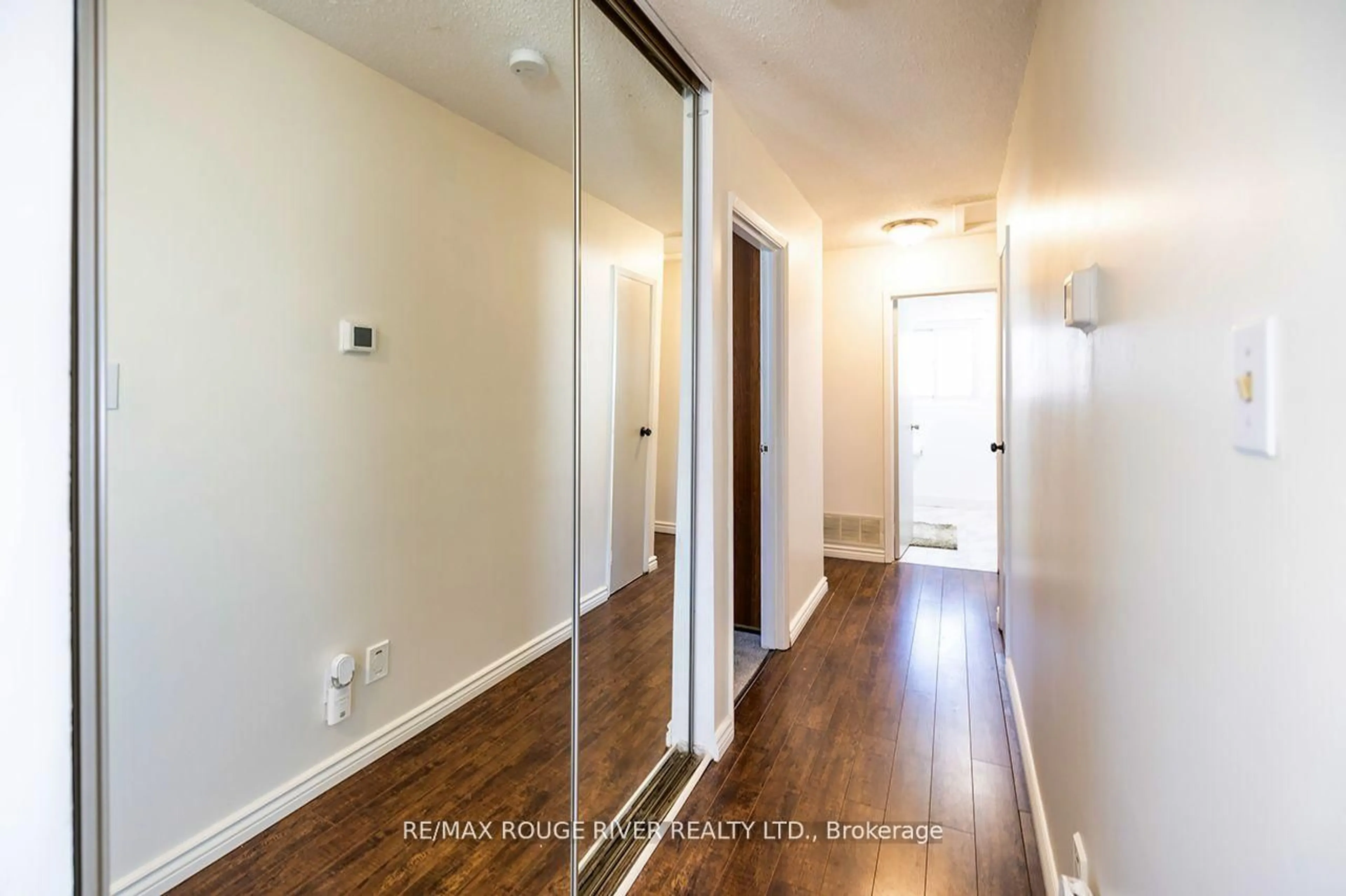 Indoor entryway for 1367 Everglades Dr, Oshawa Ontario L1K 1J7