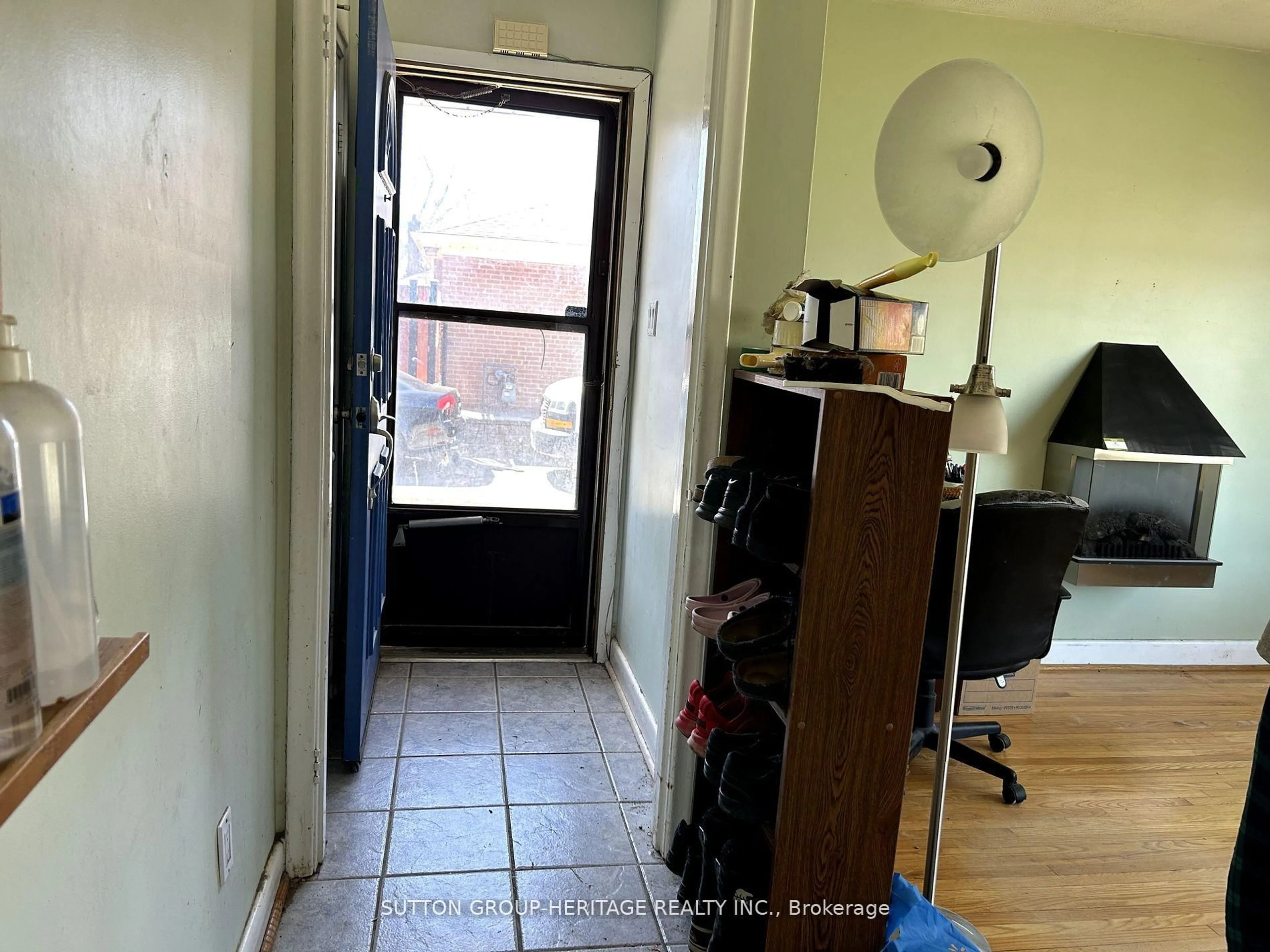 A pic of a room for 31 Georgina Dr, Ajax Ontario L1S 6B9