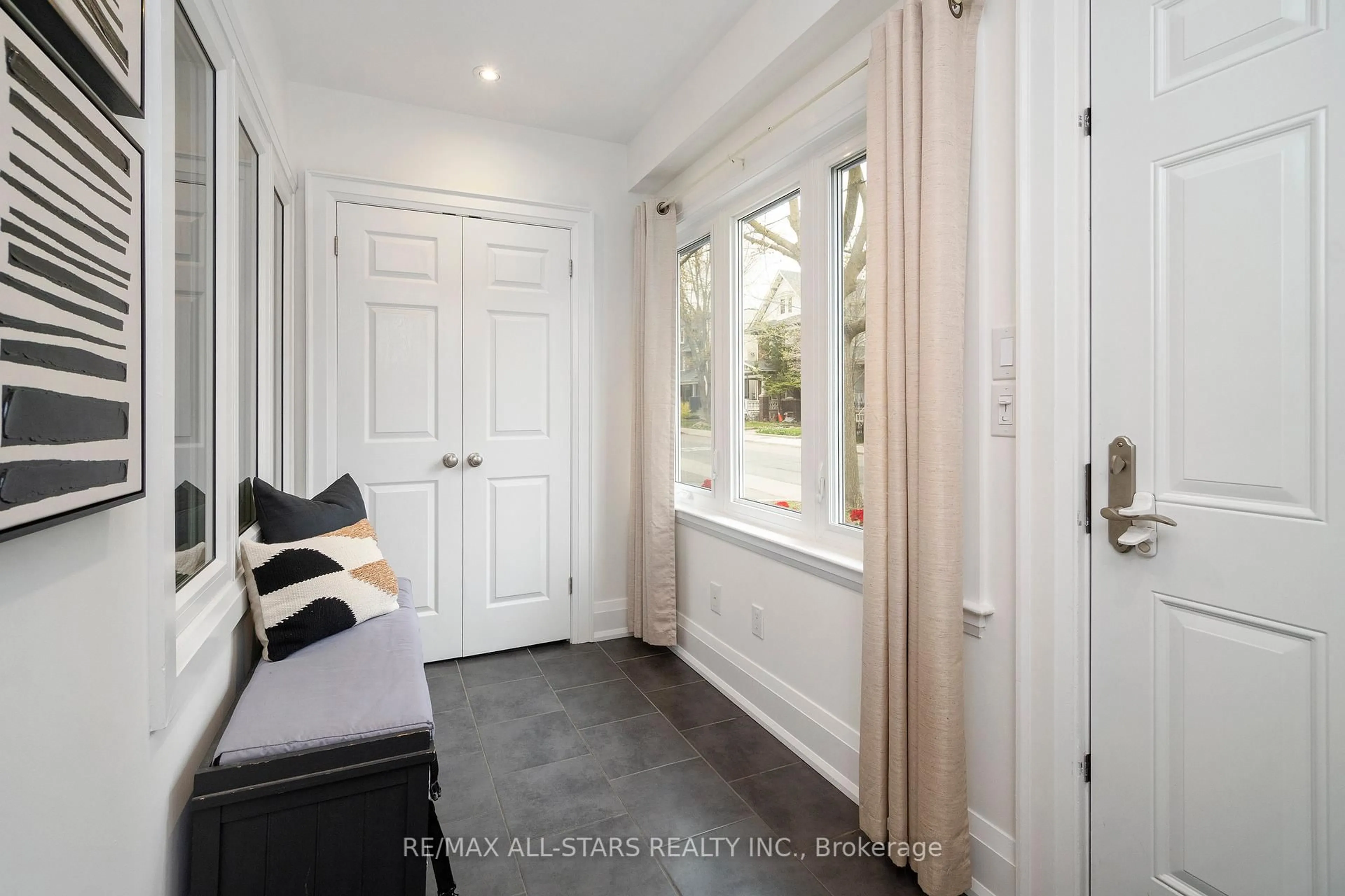 Indoor entryway for 156 Leslie St, Toronto Ontario M4M 3C7
