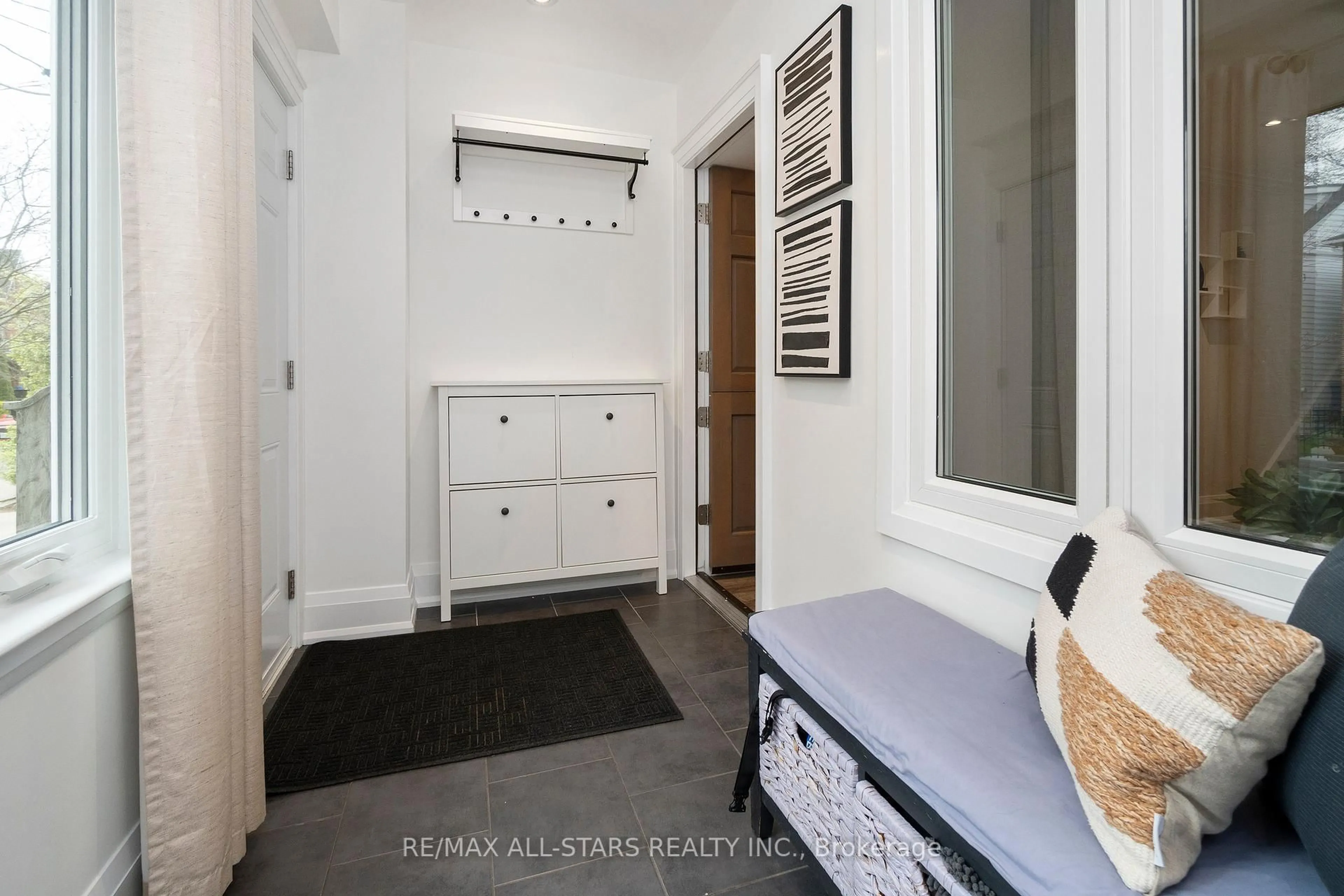 Indoor entryway for 156 Leslie St, Toronto Ontario M4M 3C7