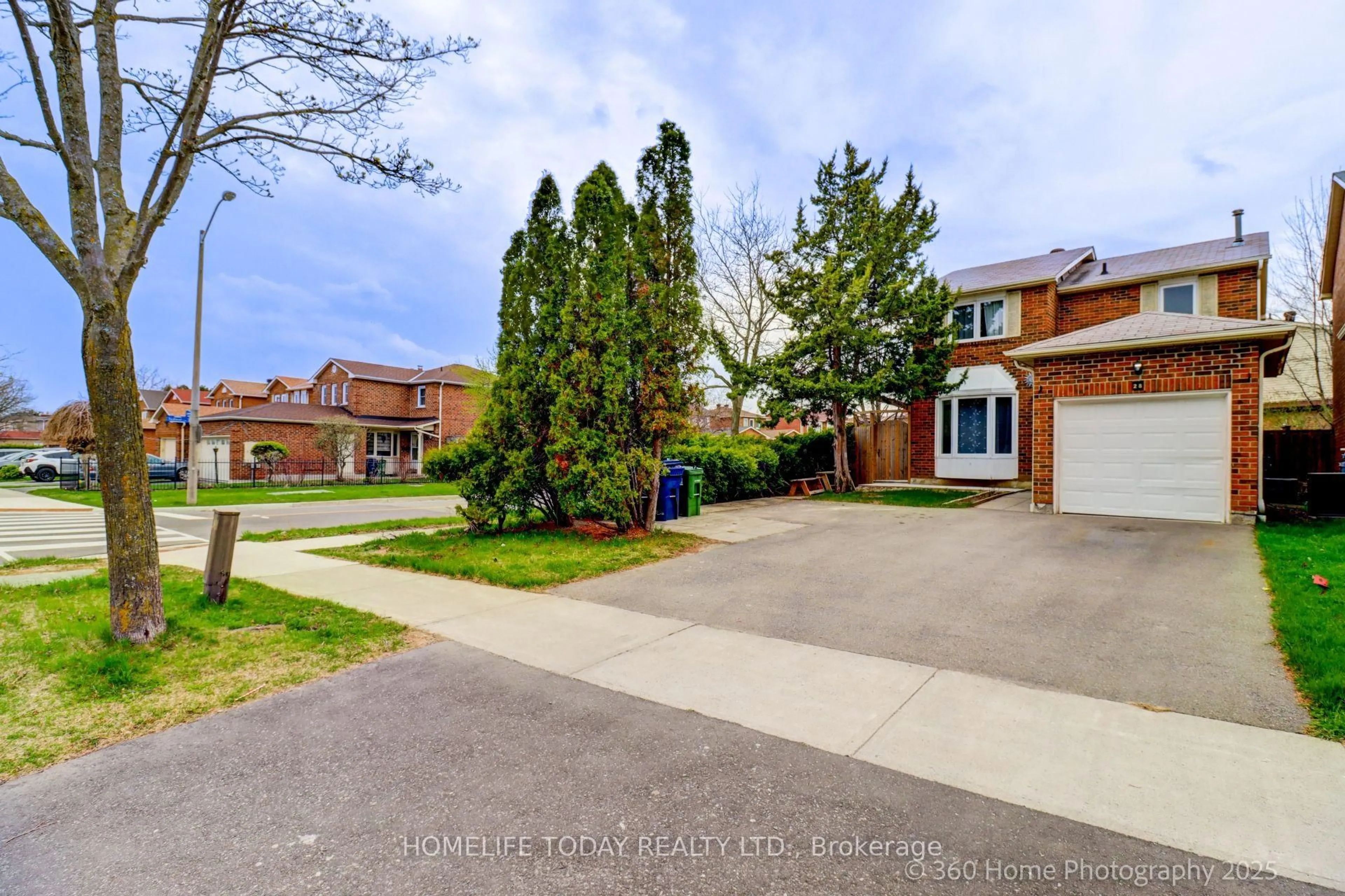 A pic from outside/outdoor area/front of a property/back of a property/a pic from drone, street for 28 Longsword Dr, Toronto Ontario M1V 3A3
