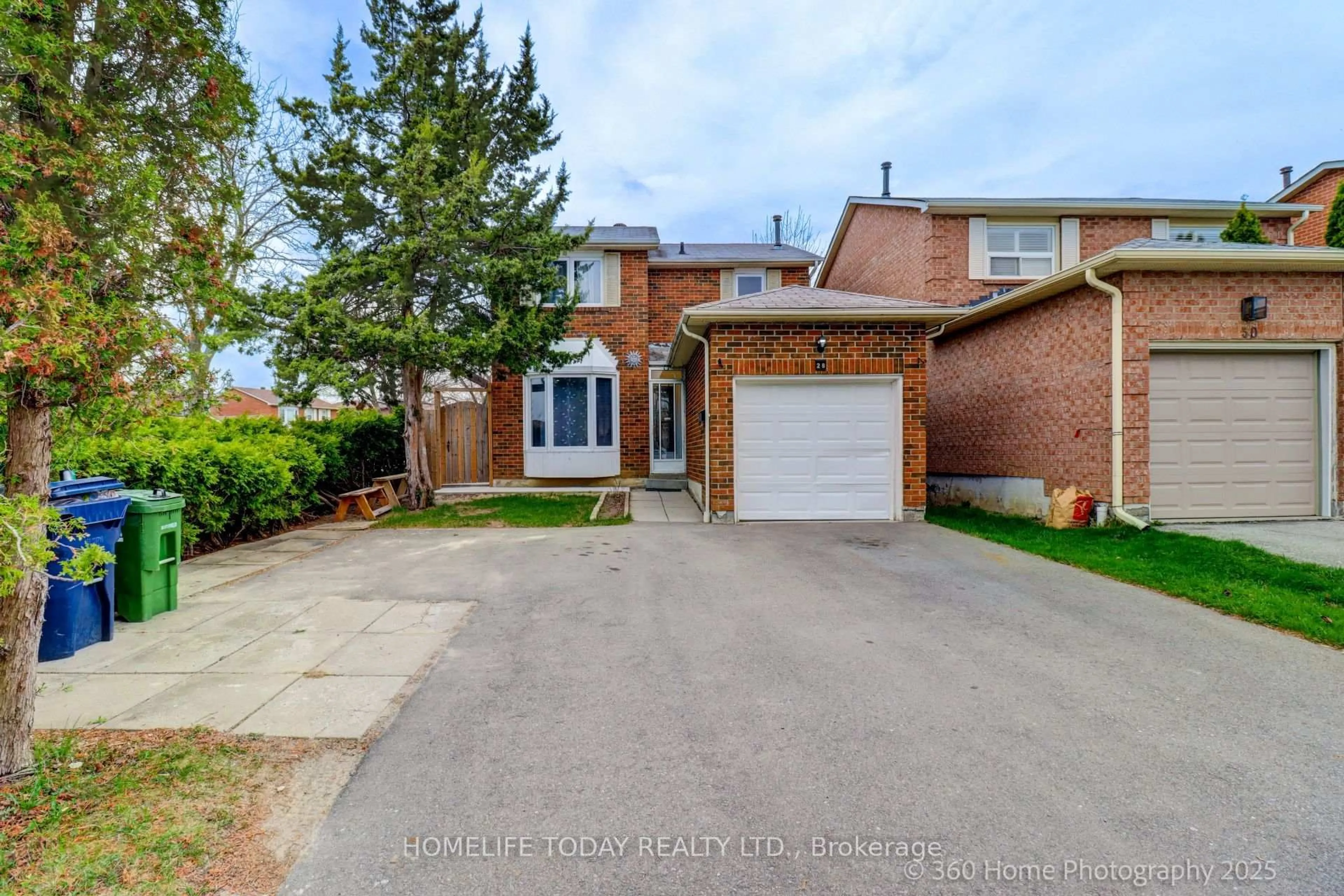 A pic from outside/outdoor area/front of a property/back of a property/a pic from drone, street for 28 Longsword Dr, Toronto Ontario M1V 3A3