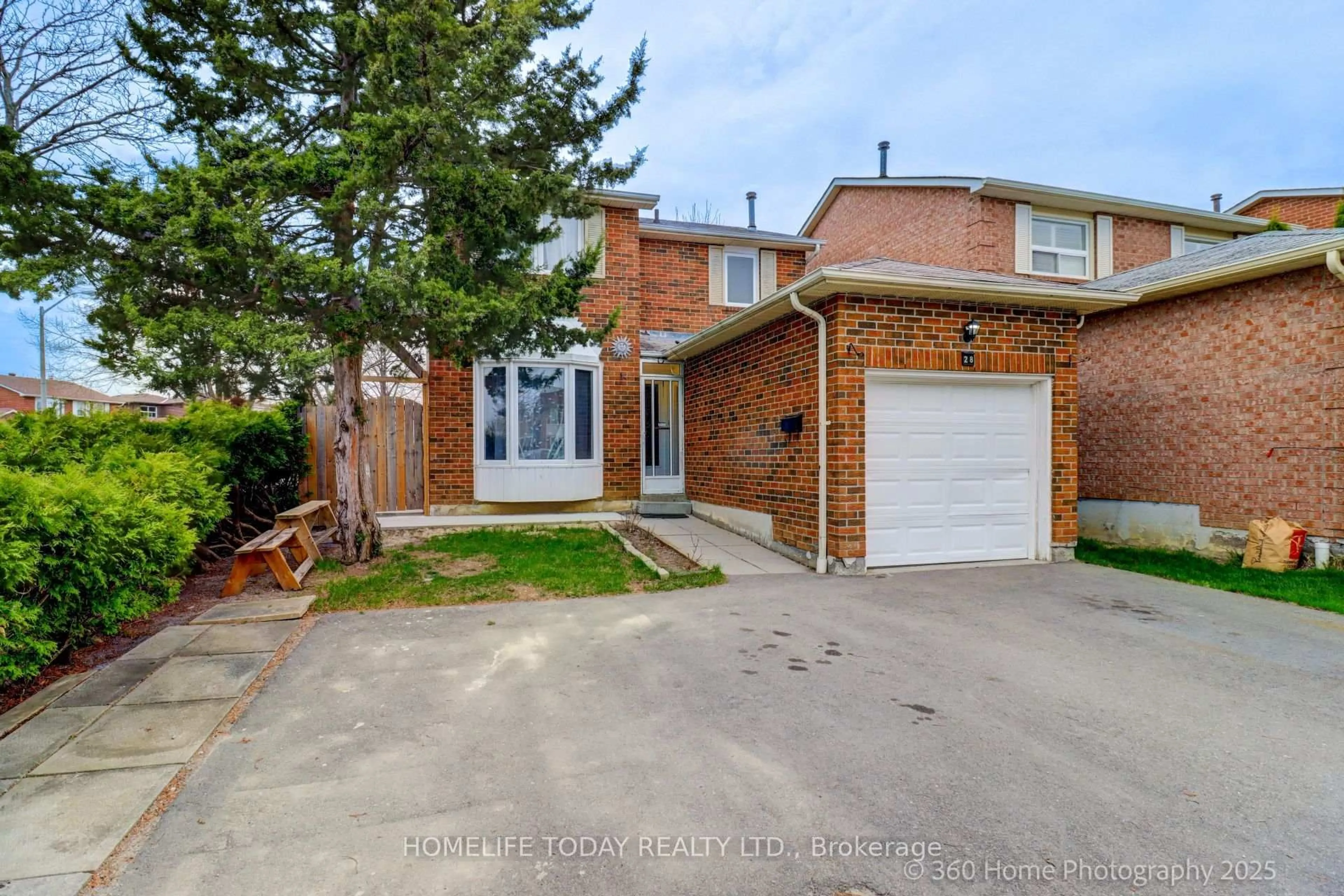 Home with brick exterior material, street for 28 Longsword Dr, Toronto Ontario M1V 3A3
