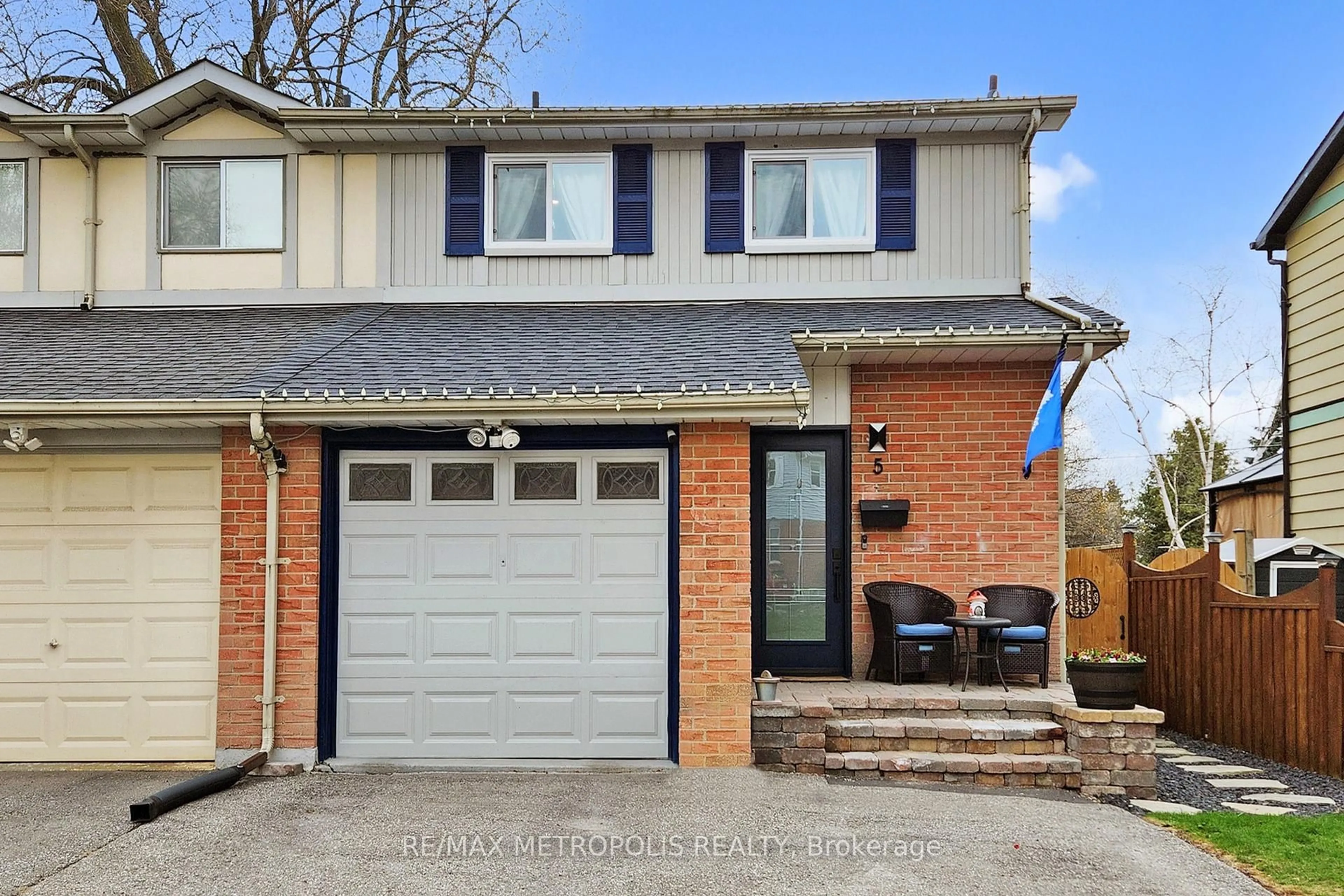 Home with brick exterior material, street for 5 Thomas St, Oshawa Ontario L1H 3W6