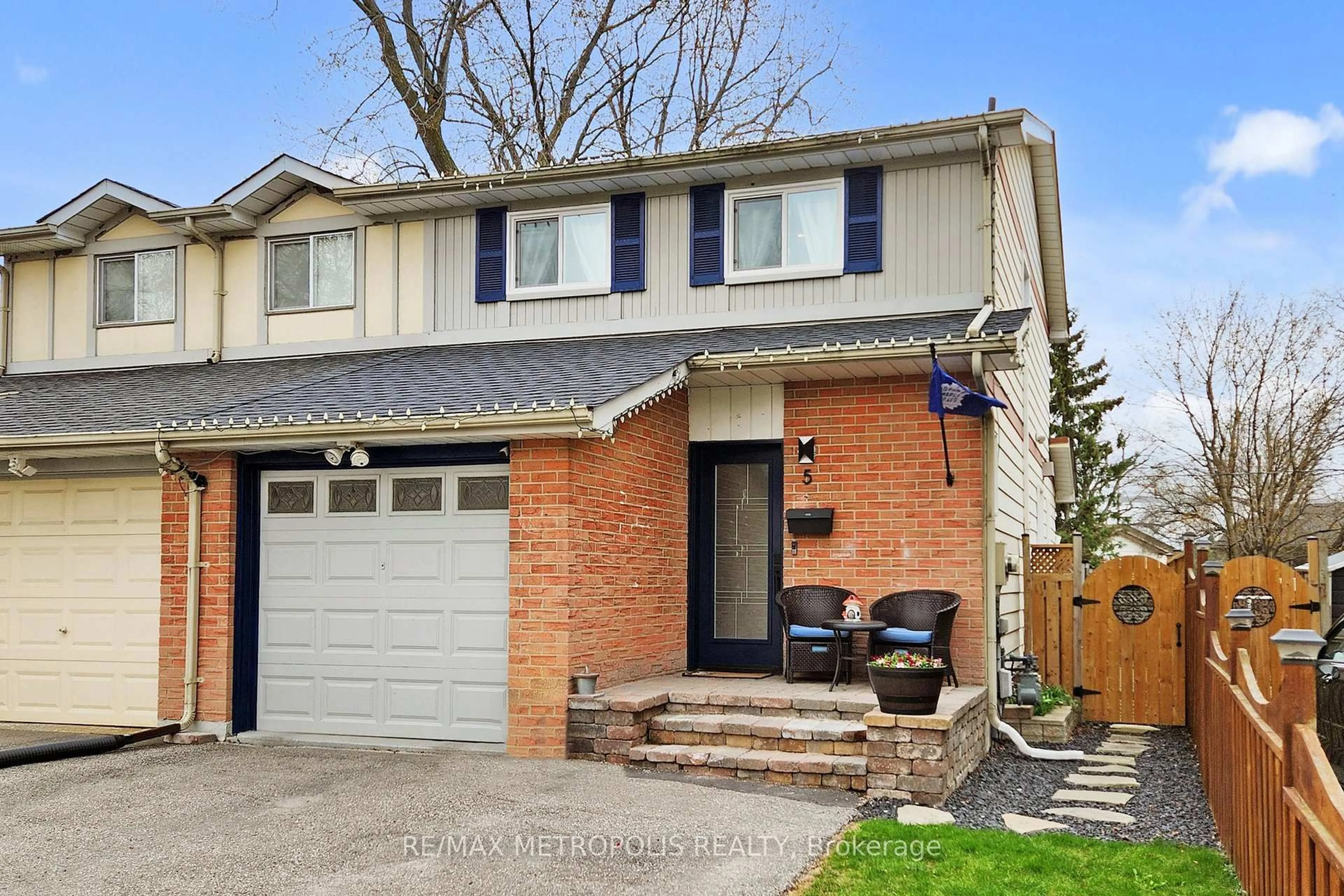 Home with brick exterior material, street for 5 Thomas St, Oshawa Ontario L1H 3W6