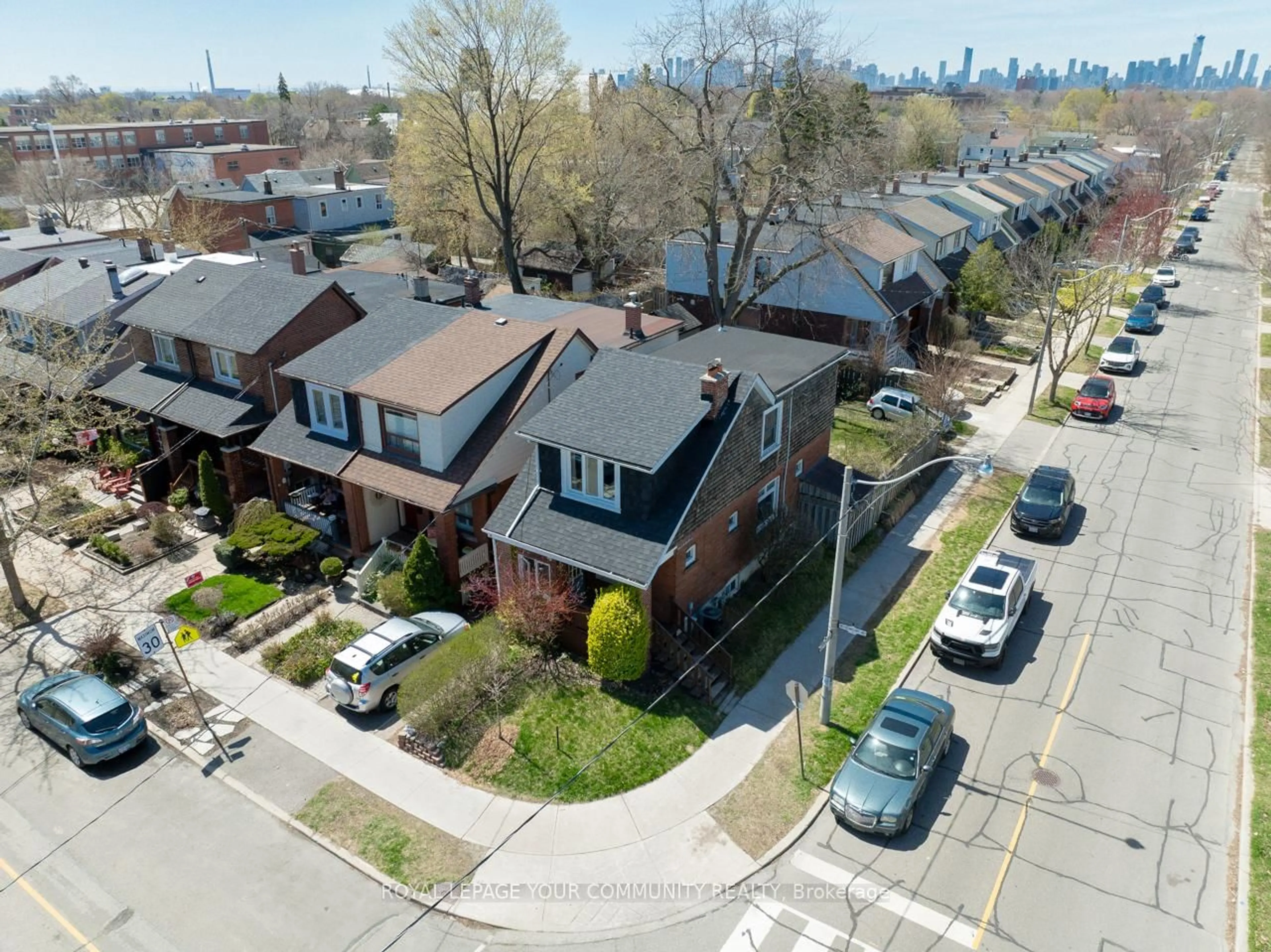 A pic from outside/outdoor area/front of a property/back of a property/a pic from drone, street for 98 Woodmount Ave, Toronto Ontario M4C 3Y2