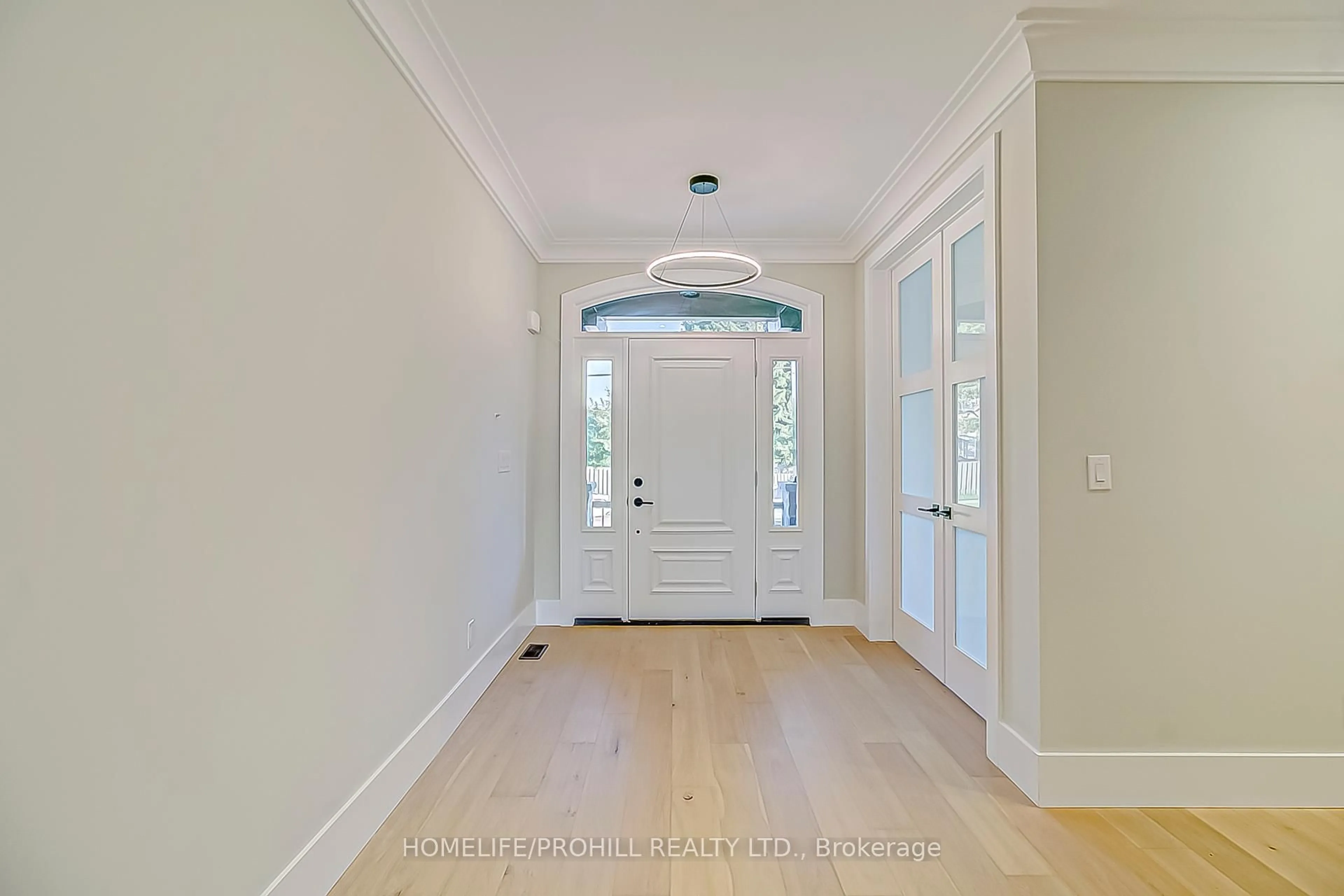 Indoor entryway for 24 Clemes Dr, Toronto Ontario M1C 0E6