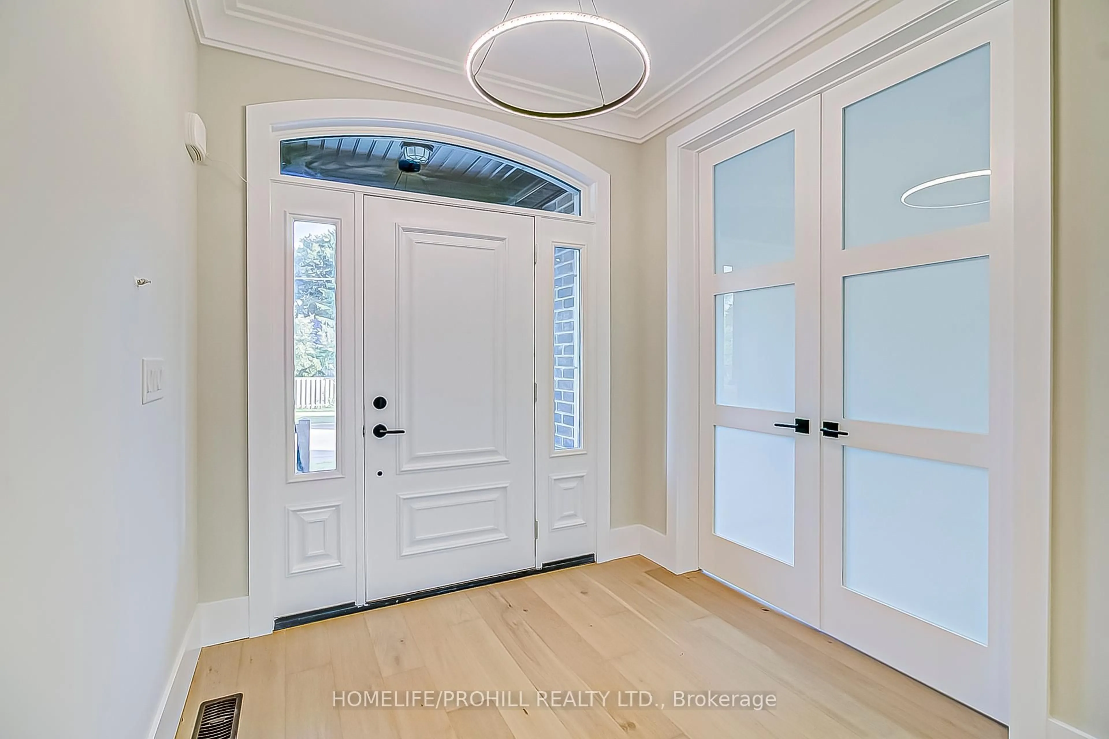Indoor entryway for 24 Clemes Dr, Toronto Ontario M1C 0E6