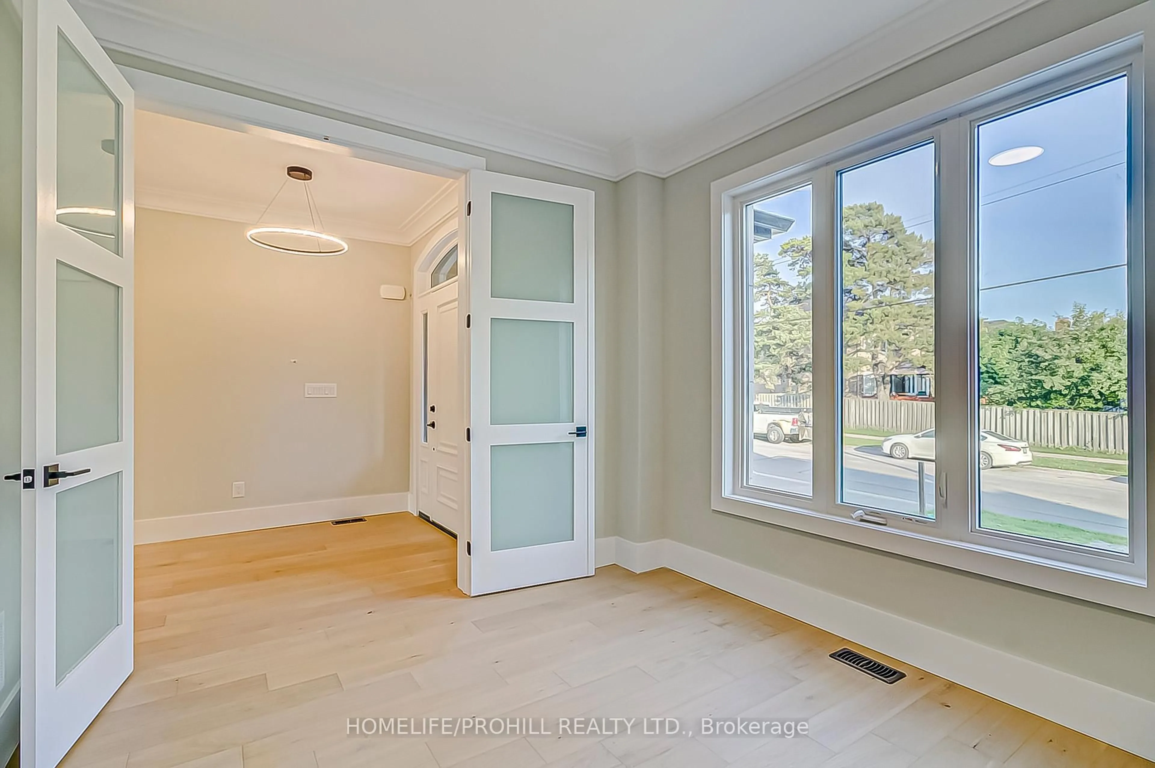 Indoor entryway for 24 Clemes Dr, Toronto Ontario M1C 0E6