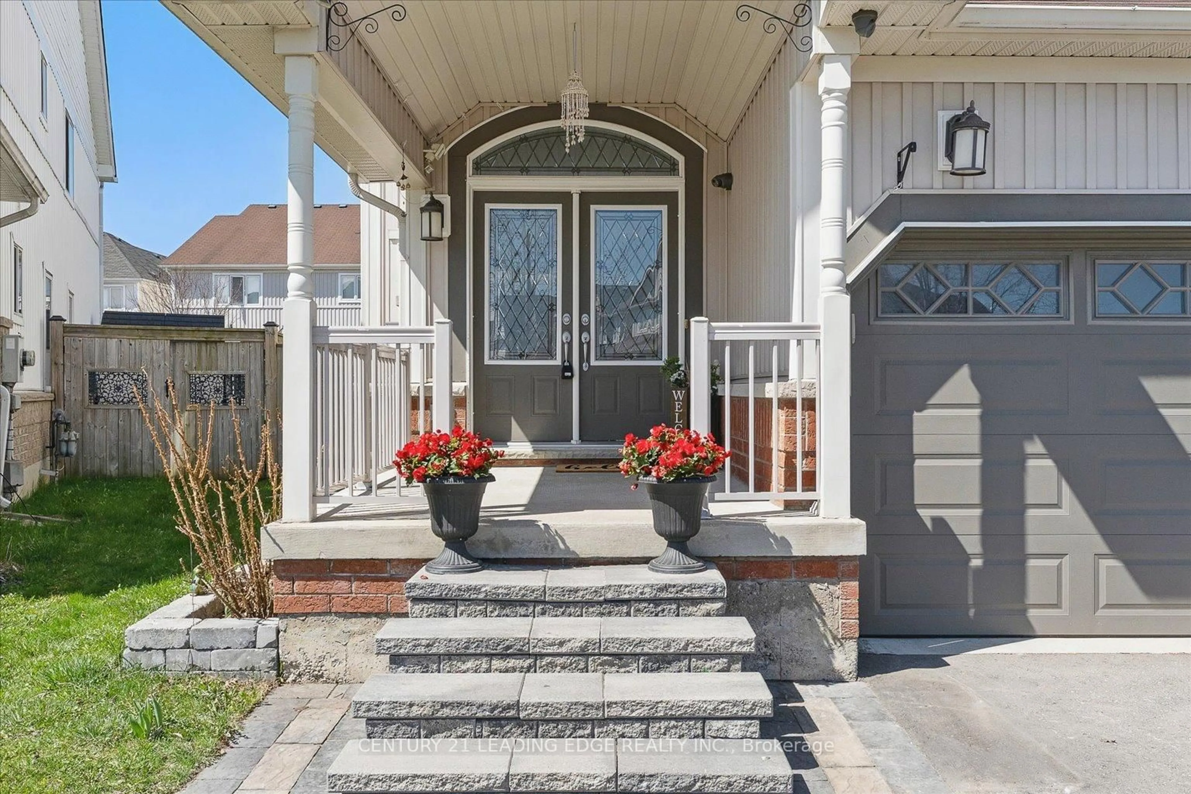 Indoor entryway for 1319 Gyatt Cres, Oshawa Ontario L1K 0M4