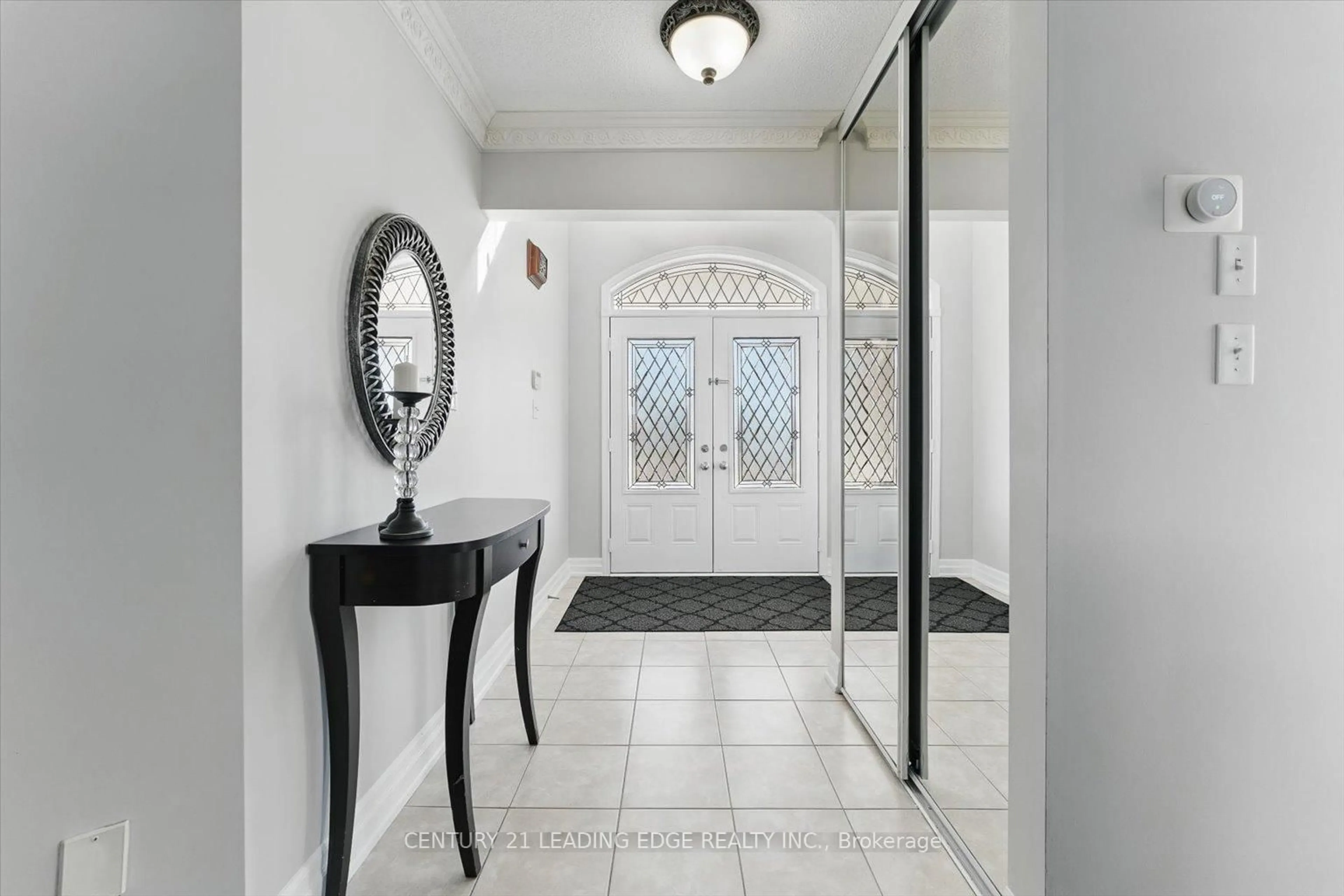 Indoor entryway for 1319 Gyatt Cres, Oshawa Ontario L1K 0M4