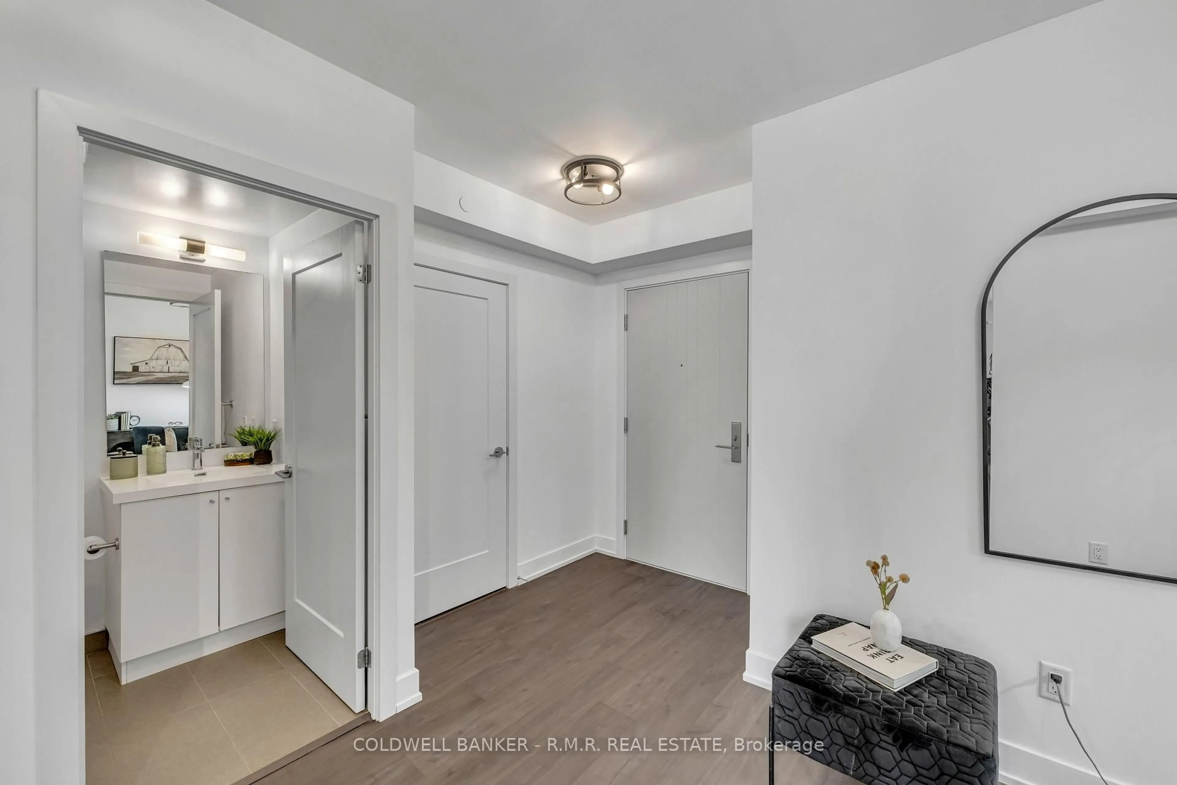 Indoor entryway for 2550 Simcoe St #2513, Oshawa Ontario L1L 0R5
