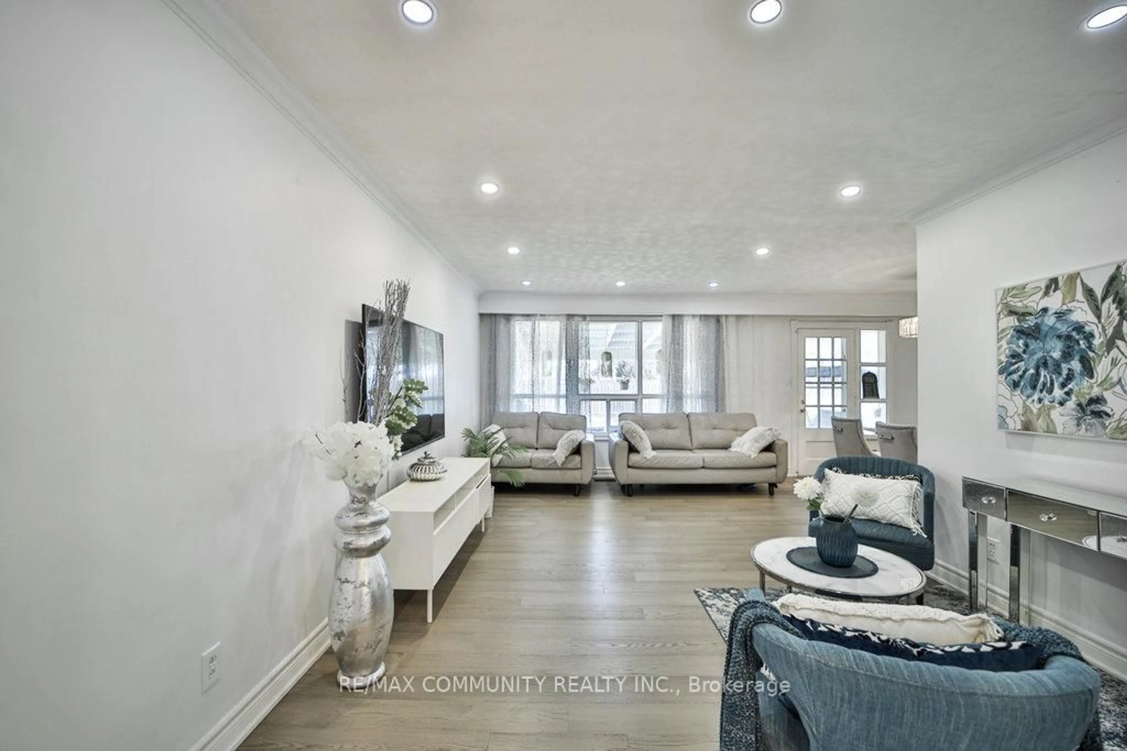 Living room with furniture, unknown for 29 Portico Dr, Toronto Ontario M1G 3R5