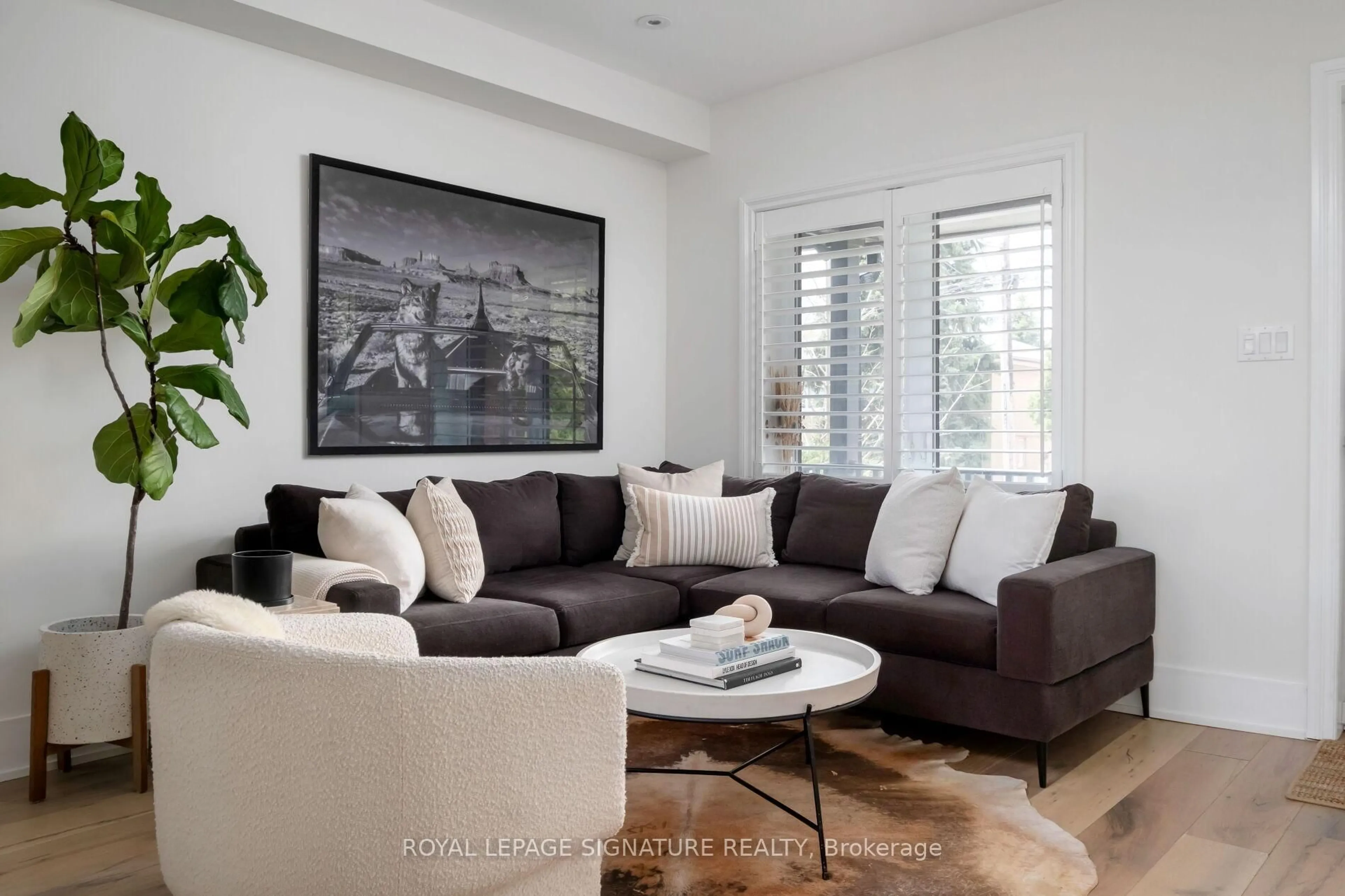 Living room with furniture, unknown for 445 Ashdale Ave, Toronto Ontario M4L 2Z3