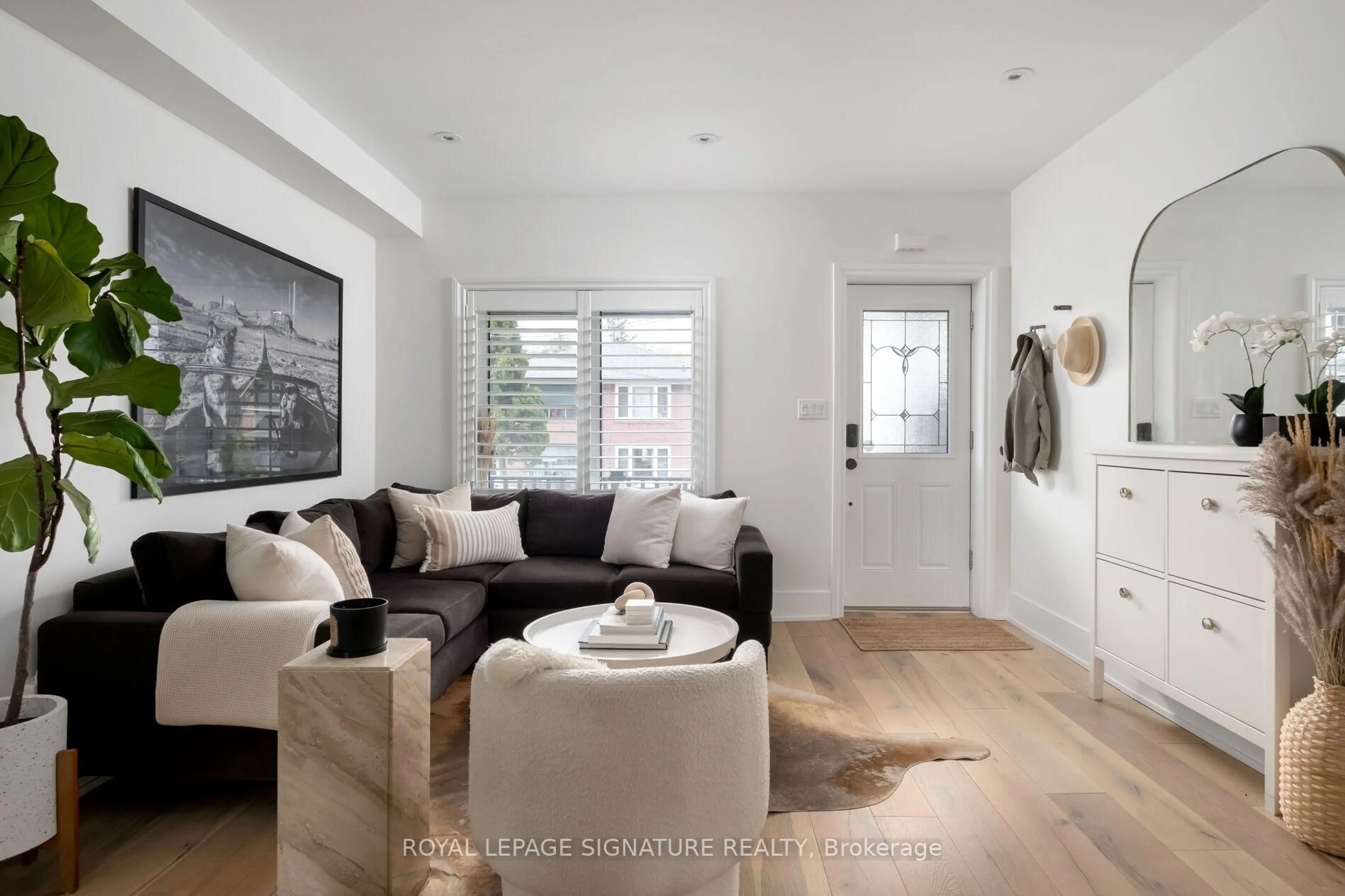 Living room with furniture, unknown for 445 Ashdale Ave, Toronto Ontario M4L 2Z3